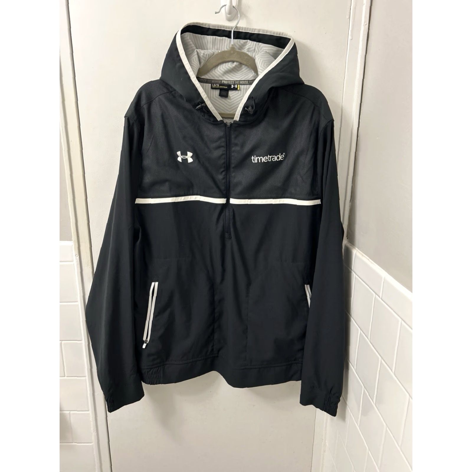 Under Armour Under Armour Jacket Mens L Black Hooded 1/4 Zip Windbreaker Pullover L/S Size US L / EU 52-54 / 3 - 2 Thumbnail