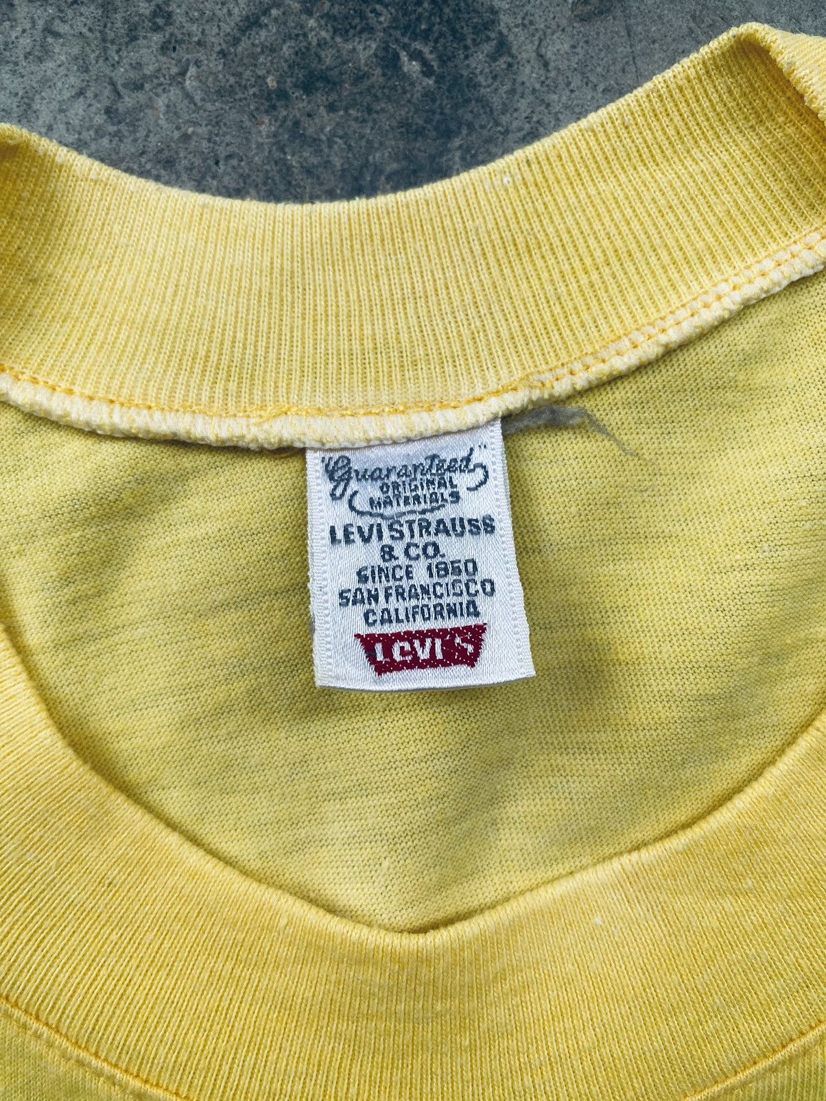 Levi's Vintage 90s Levis Photo Back Print Tees Size US L / EU 52-54 / 3 - 6 Thumbnail