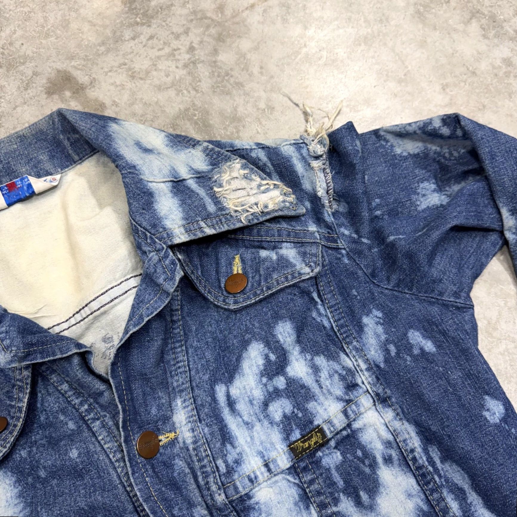 Wrangler VINTAGE Wrangler Jacket Mens Small Blue Denim Western Bleached thrashed 70s Size US S / EU 44-46 / 1 - 6 Thumbnail