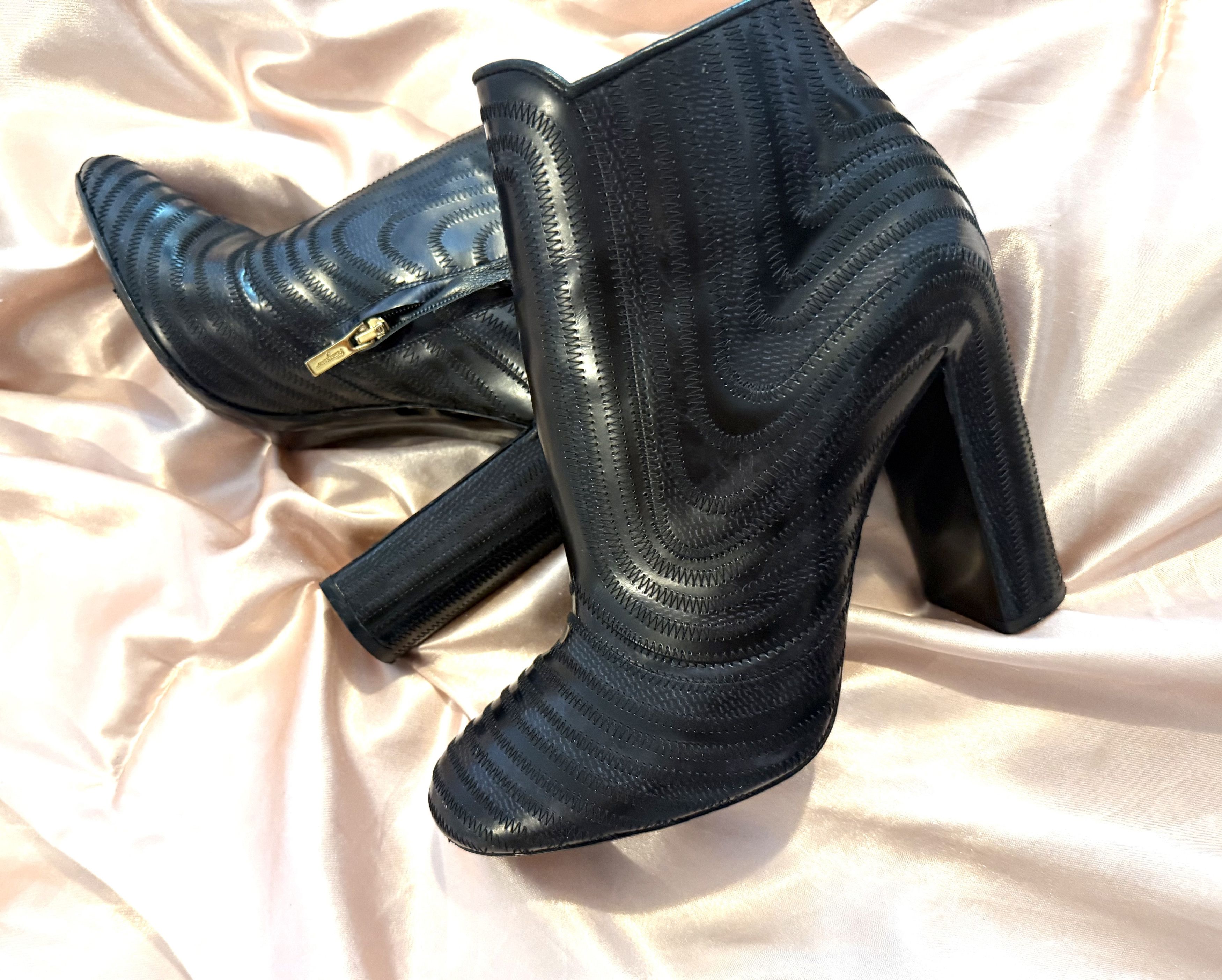 Salvatore Ferragamo Salvatore Ferragamo Feeling Zig Zag Boots Quilted Design Size US 9 / IT 39 - 1 Thumbnail