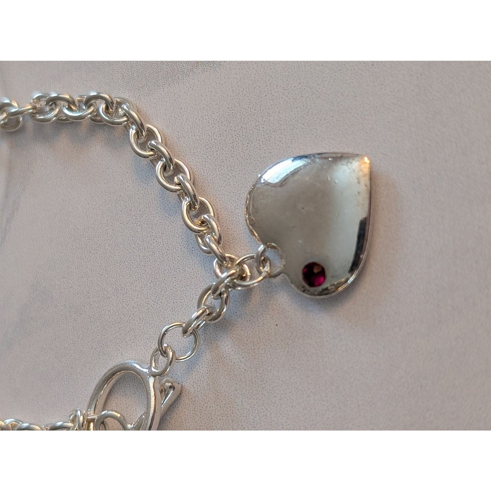 Vintage VTG 7" Silver-Tone Cable Chain Garnet Heart Charm Bracelet Size ONE SIZE - 6 Thumbnail