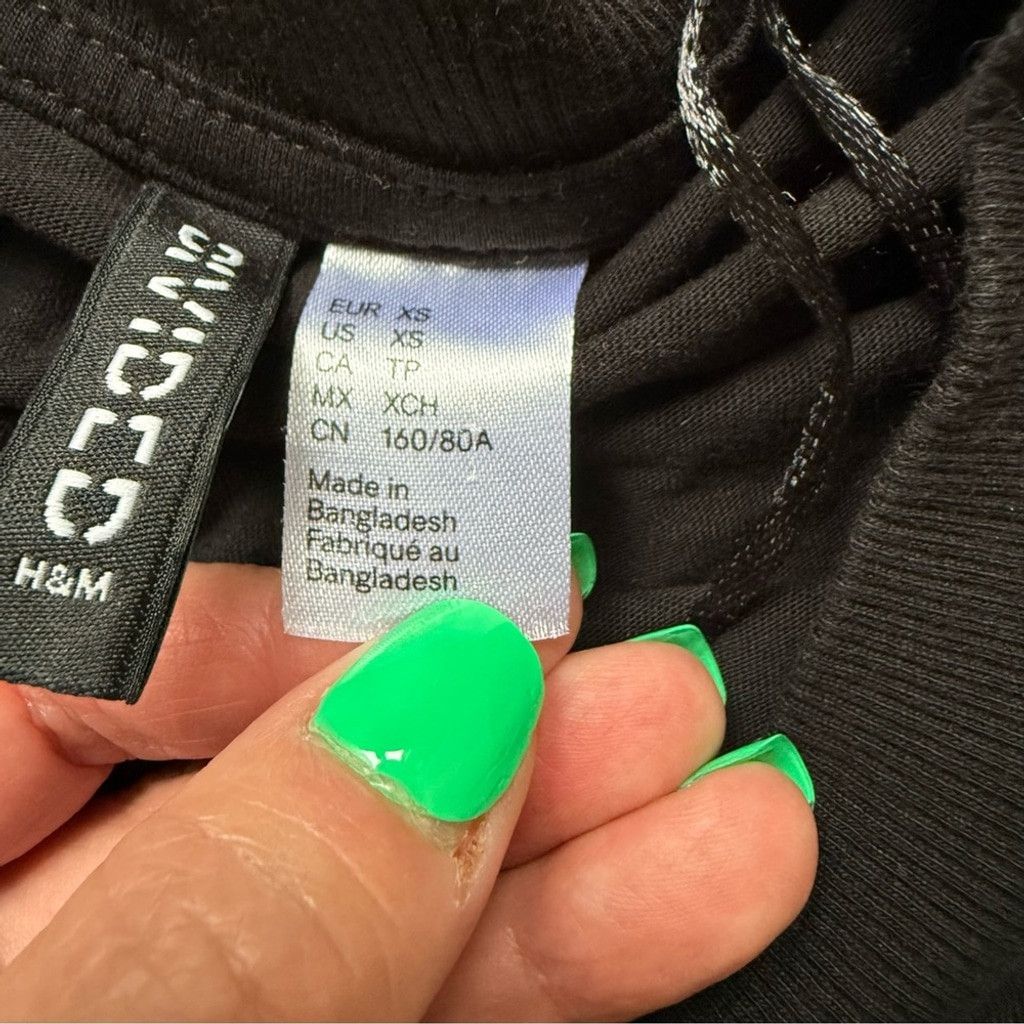 H&M H&M Black Crop Top with Green Butterfly Design Size XS / US 0-2 / IT 36-38 - 5 Thumbnail