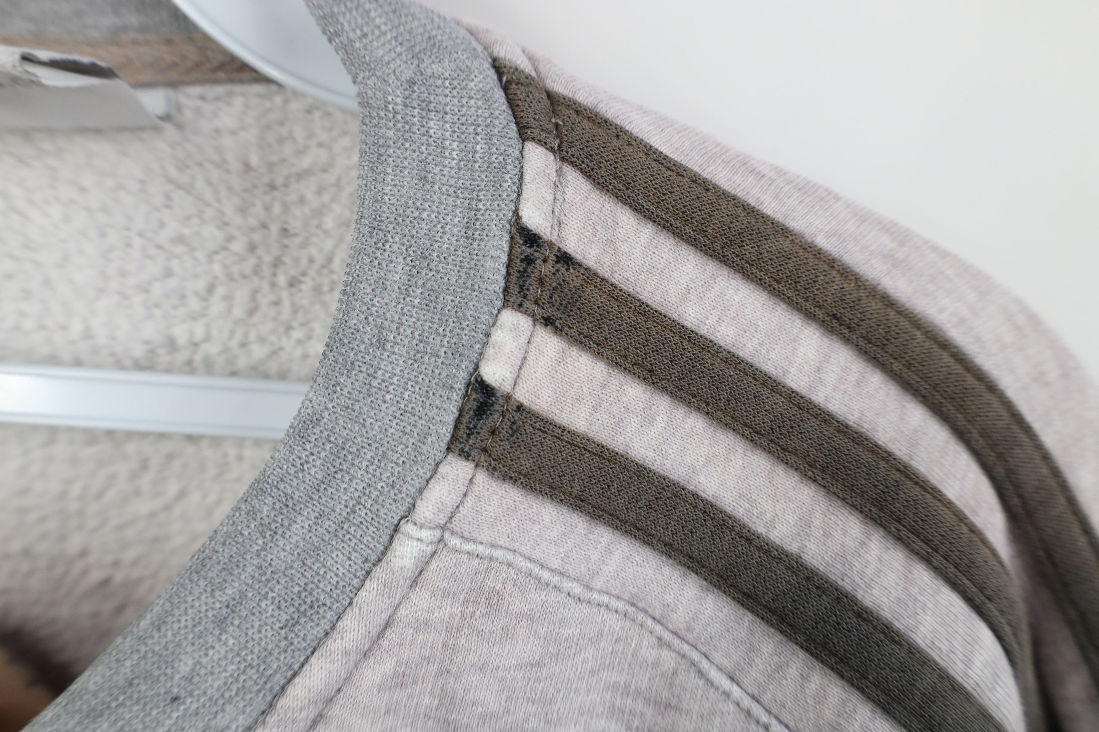Adidas Vintage Y2K Adidas Spell Striped Crewneck Sweatshirt Gray Size US L / EU 52-54 / 3 - 6 Thumbnail