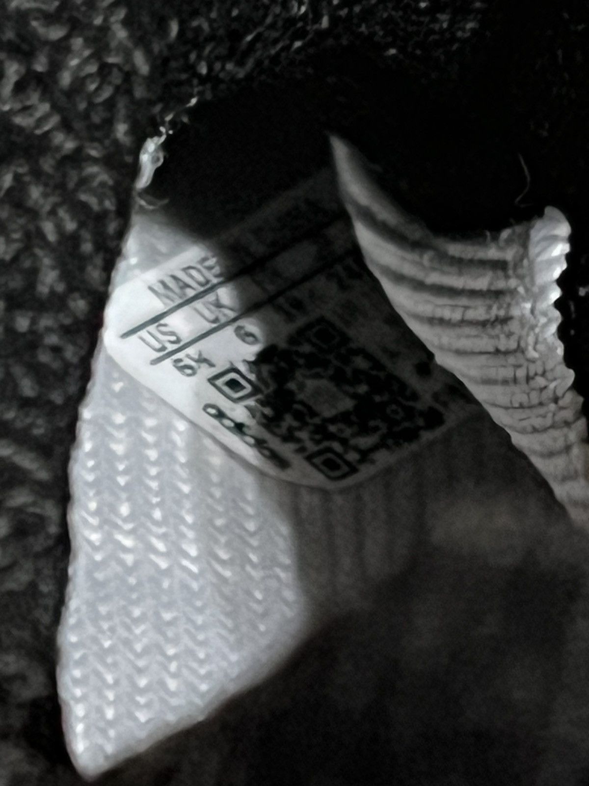 Adidas Yeezy 350V2 CMPCT Size US 6.5 / EU 39-40 - 6 Thumbnail