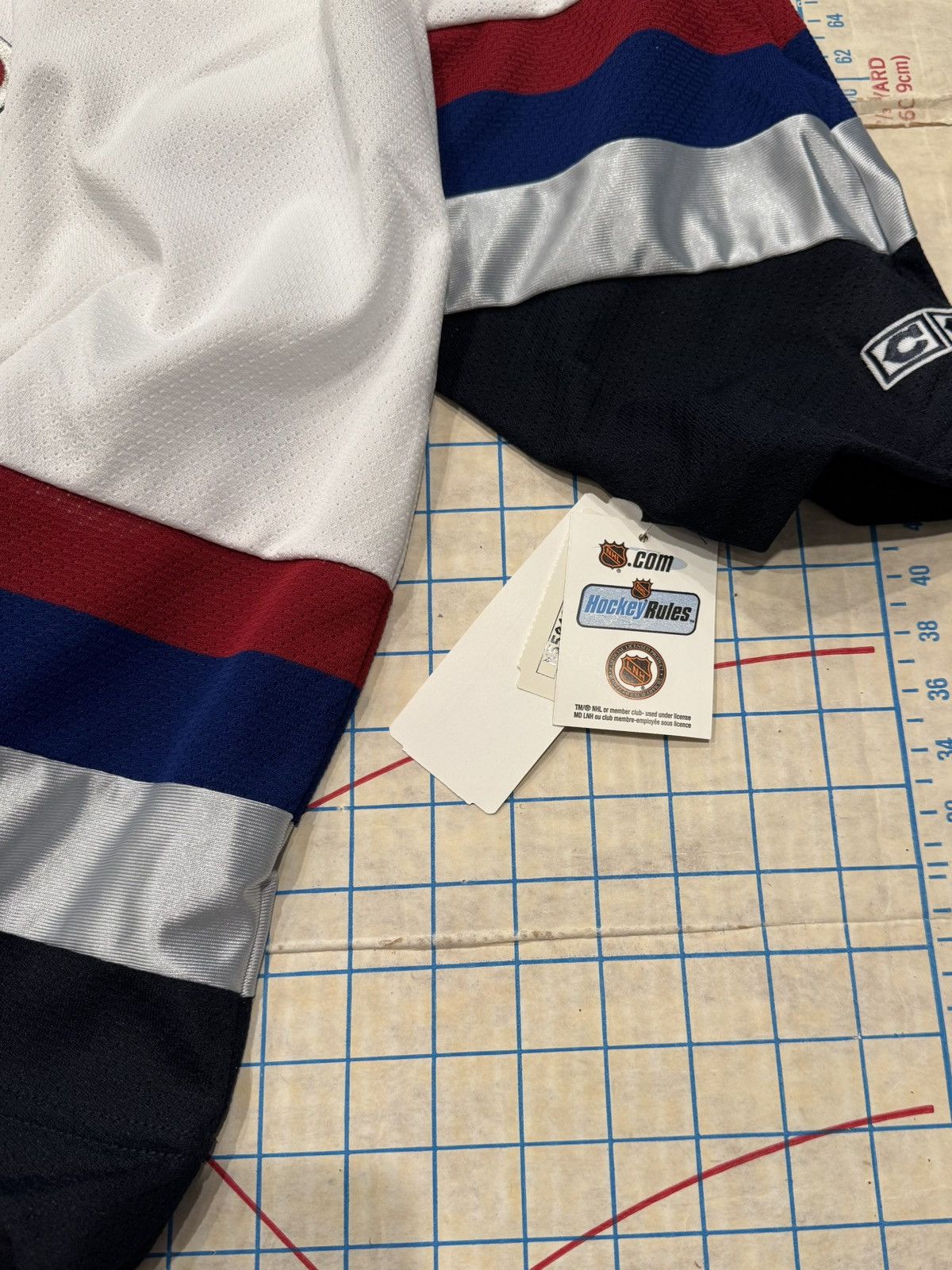 Ccm NWT CCM Vancouver Canucks Orca Logo Jersey White Size XL Men Size US XL / EU 56 / 4 - 4 Thumbnail