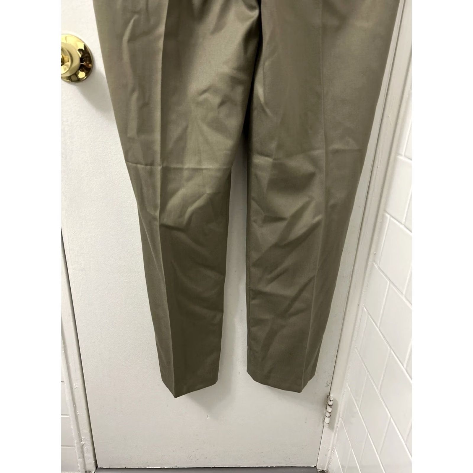 Eddie Bauer Eddie Bauer Dress Pants Mens 36x35 Tan 100% Wool Pleated Trousers NWT Mid Rise Relaxed Fit Button Zipper Workwear Business Pants Womens? Size US 36 / EU 52 - 3 Thumbnail