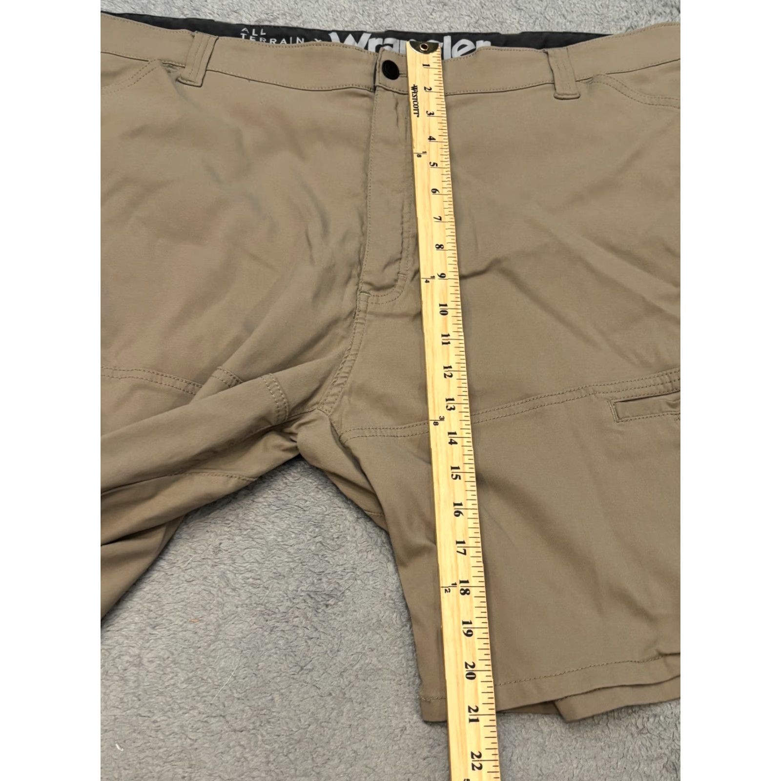Wrangler VINTAGE: No Wrangler Cargo Shorts Mens 44 Khaki Tan Casual Pockets Outdoor Performance Size US 44 / EU 60 - 4 Thumbnail