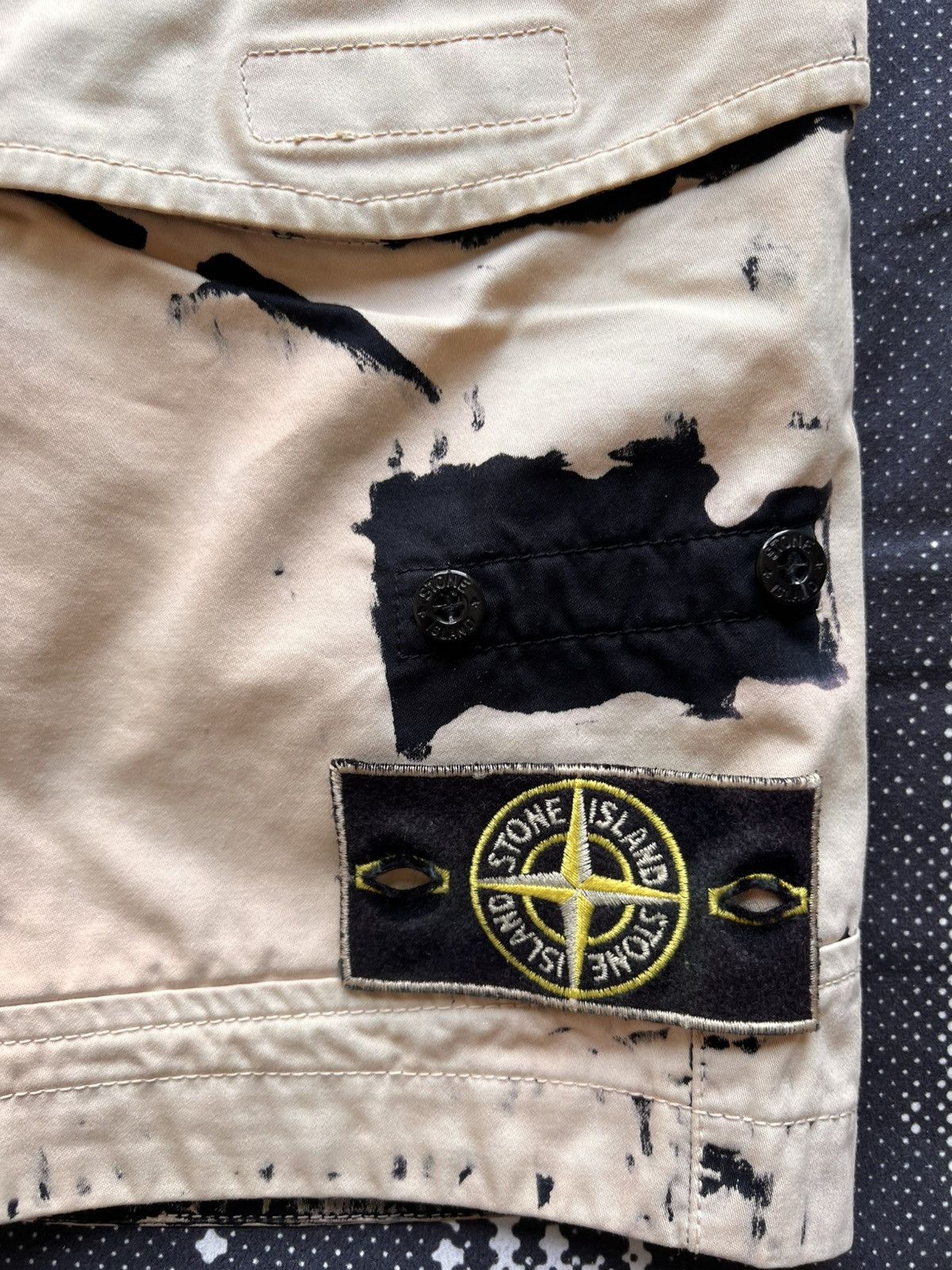 Stone Island Stone Island Hand Corrosion Cargo Shorts Type RE W30 Size US 30 / EU 46 - 3 Thumbnail