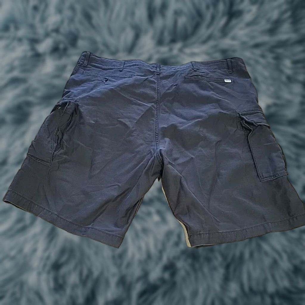 Levi's Levi's Cargo Shorts 44" Gray Cotton Snap Pockets 10" Inseam Regular Fit Men Pants Casual Outdoor workwear 90s? Size US 44 / EU 60 - 1 Thumbnail