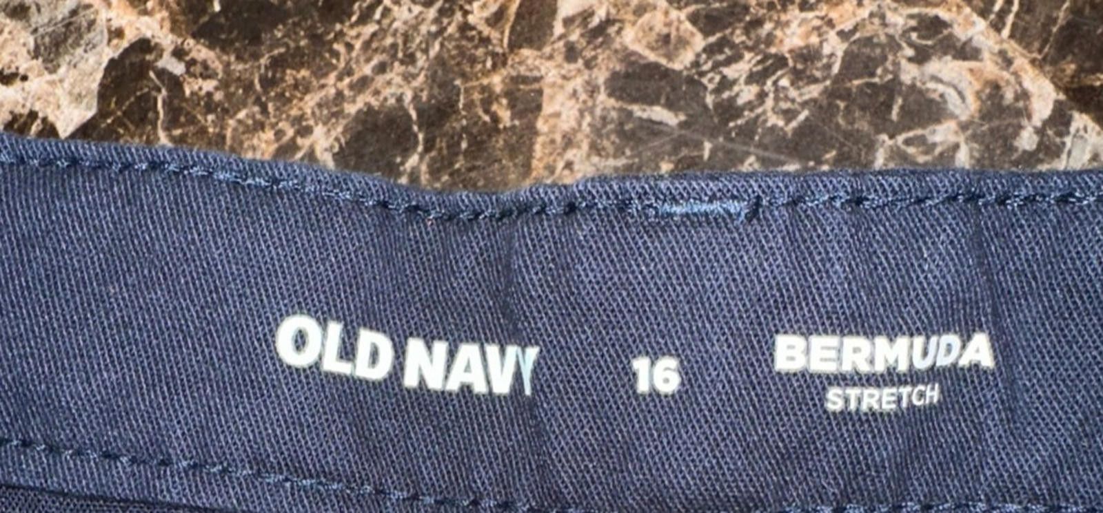 Old Navy Old Navy Bermuda Stretch Shorts Youth 16 Navy Casual Size US 26 / EU 42 - 4 Thumbnail