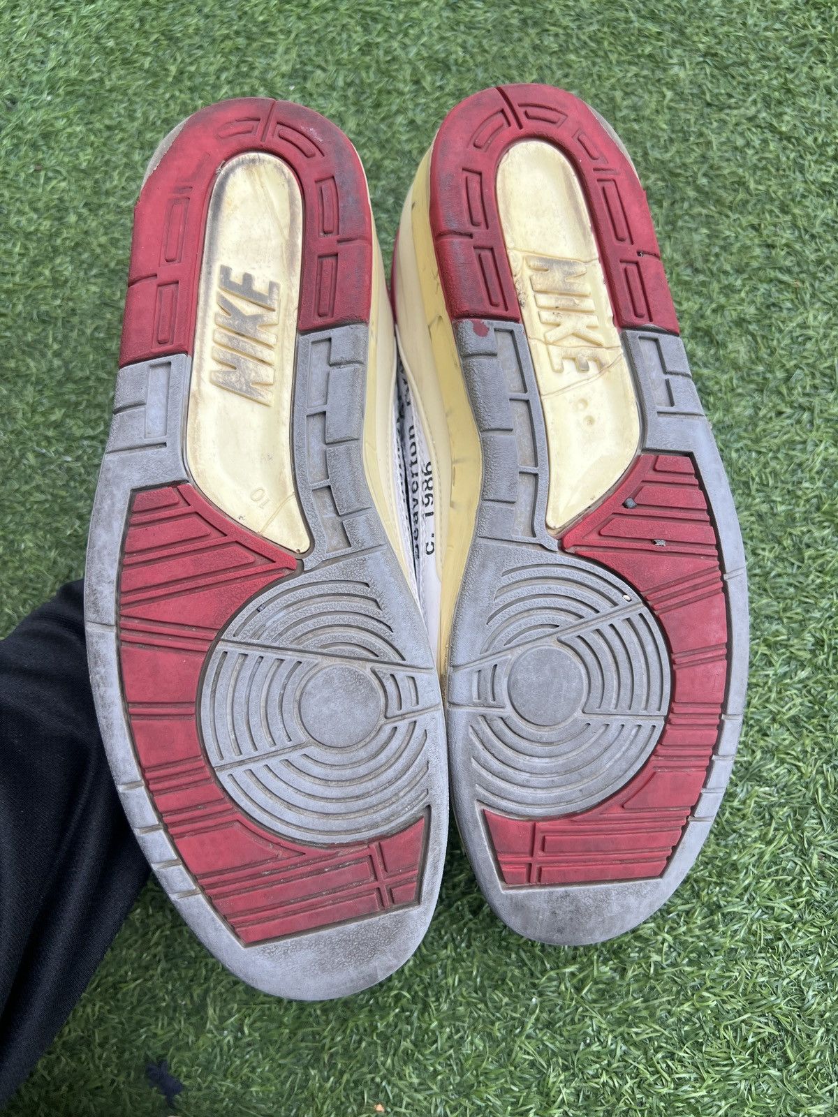 Jordan Brand × Off-White Off-white x AJ2 Low Retro Varsity Red DJ4375-106 Size US 10 / EU 43 - 6 Thumbnail