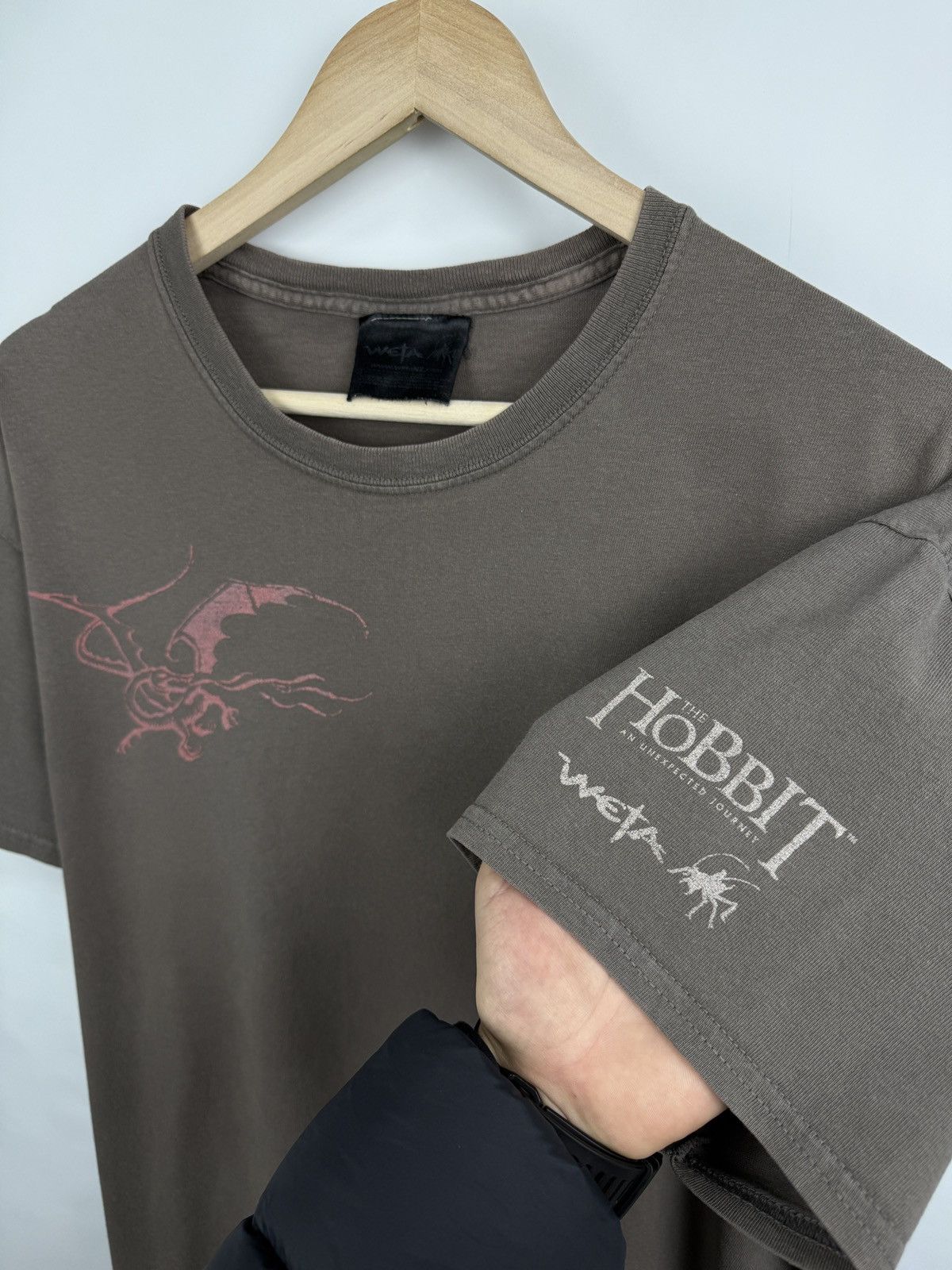 Gildan 🇺🇸 Vintage The Hobbit An Unexpected Journey Weta 2012 T-Shirt Size US L / EU 52-54 / 3 - 3 Thumbnail