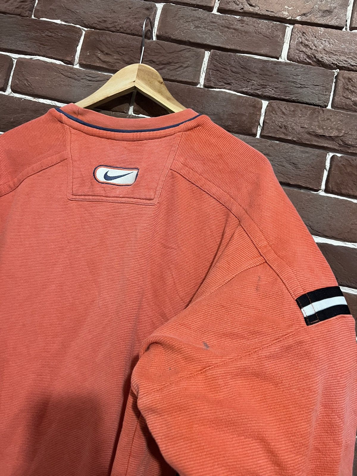 Nike Vintage 90s Nike Spellout Swoosh Logo Red Tag Crewneck L Size US L / EU 52-54 / 3 - 12 Thumbnail