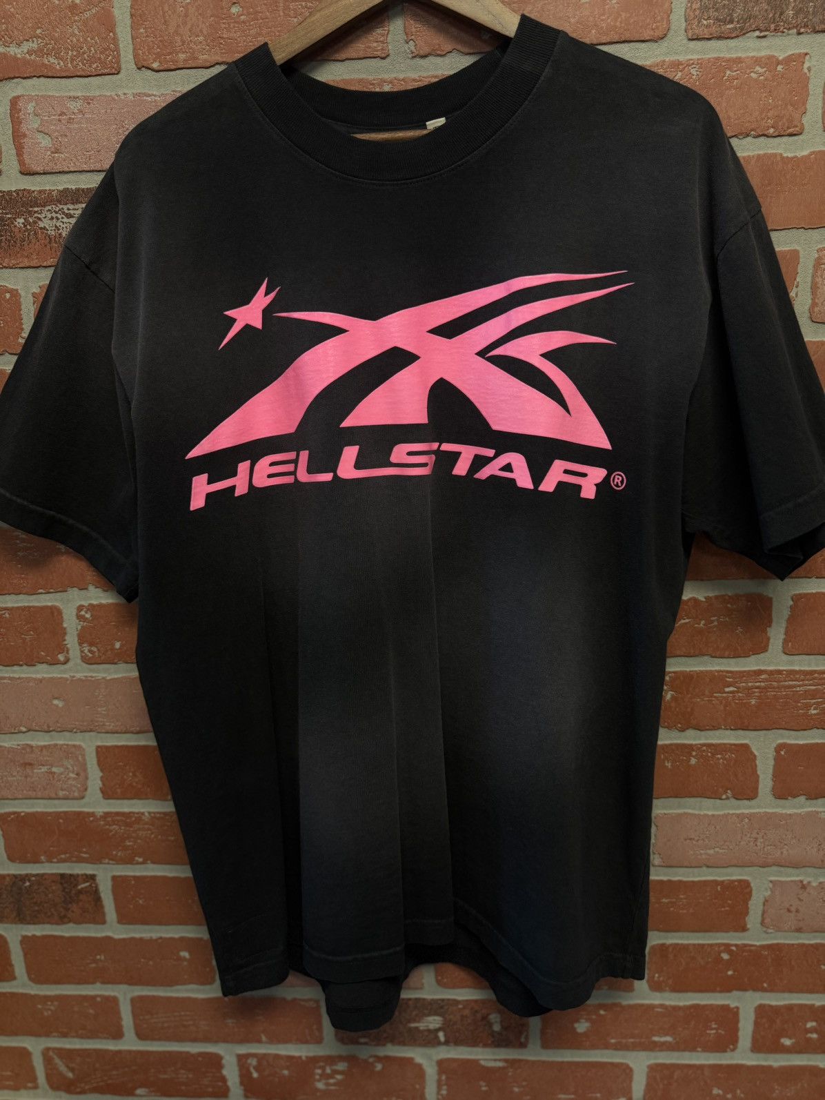 HELLSTAR Hellstar Black Pink Logo Tee Shirt 100% Authentic Size M Size US M / EU 48-50 / 2 - 3 Thumbnail