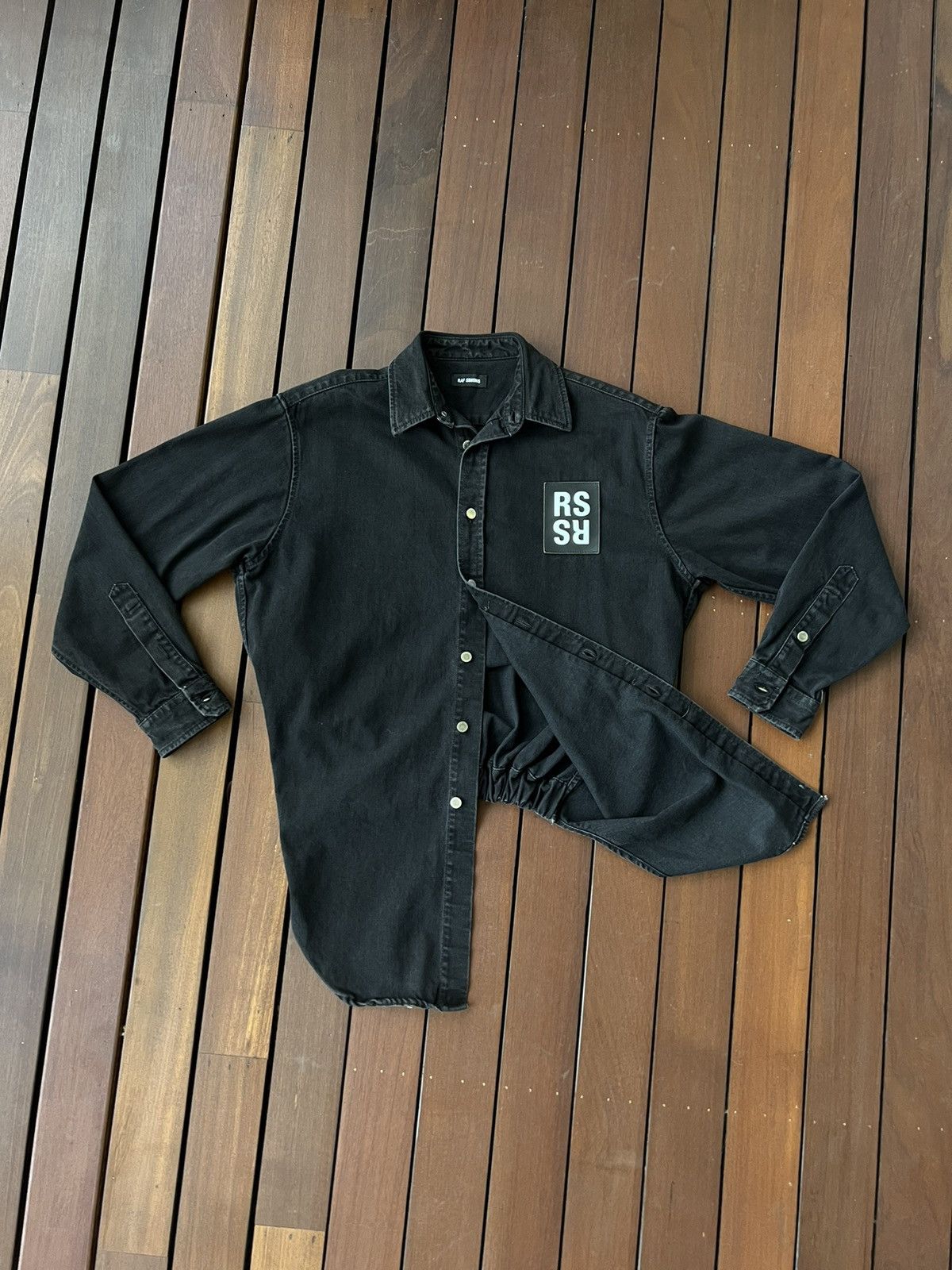 Raf Simons SS18 Raf Simons Black Denim Shirt with Elastic on the Back Size US S / EU 44-46 / 1 - 3 Thumbnail