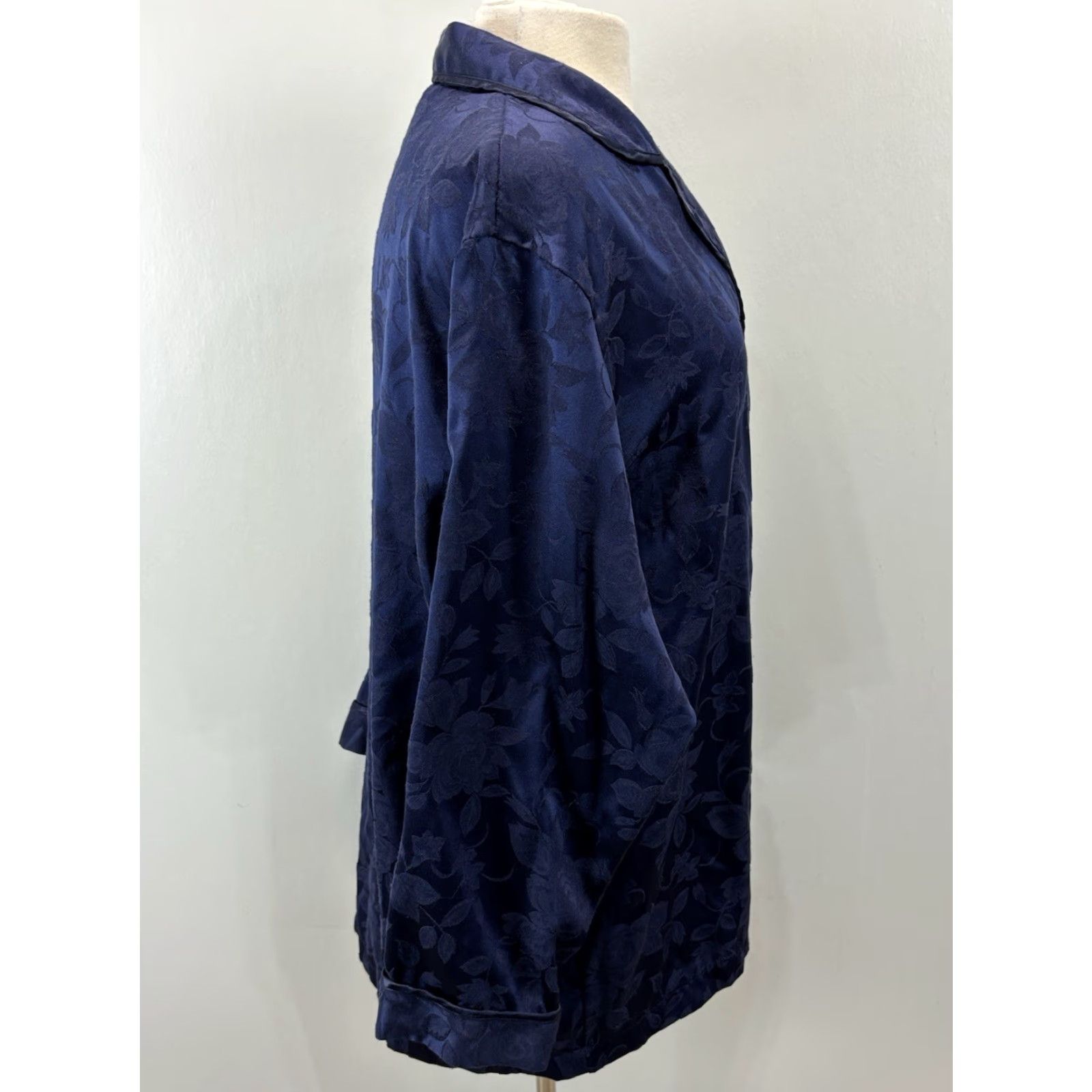 Vintage VINTAGE Cacique Pajama Set Shirt Pants Women’s Medium Navy Jacquard Floral Long Sleeve Size M / US 6-8 / IT 42-44 - 5 Thumbnail