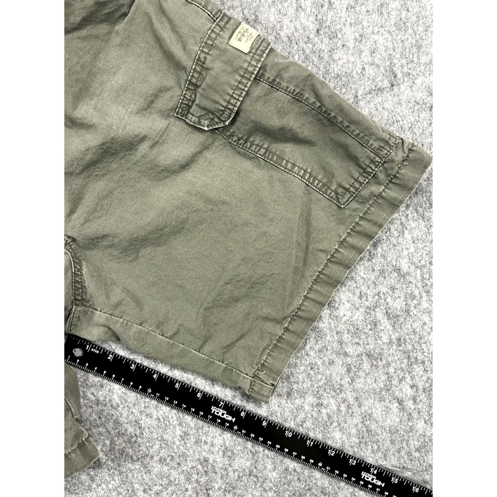 Wrangler VINTAGE Wrangler Authentic Issue Men Cargo Short Olive Green Outdoors/User 36 Inseam 11 Pockets Cargo Mens Size US 36 / EU 52 - 3 Thumbnail