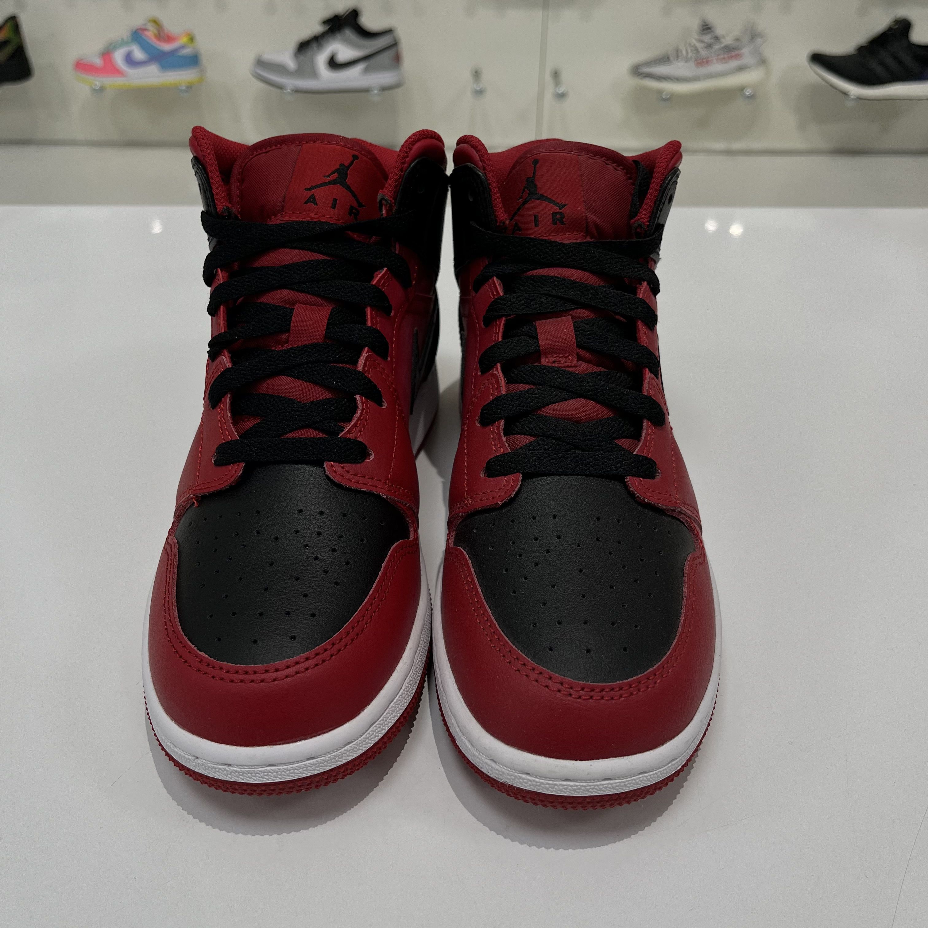 Nike Air Jordan 1 Mid Reverse Bred 2021 (GS) Size US 6 / EU 39 - 5 Thumbnail