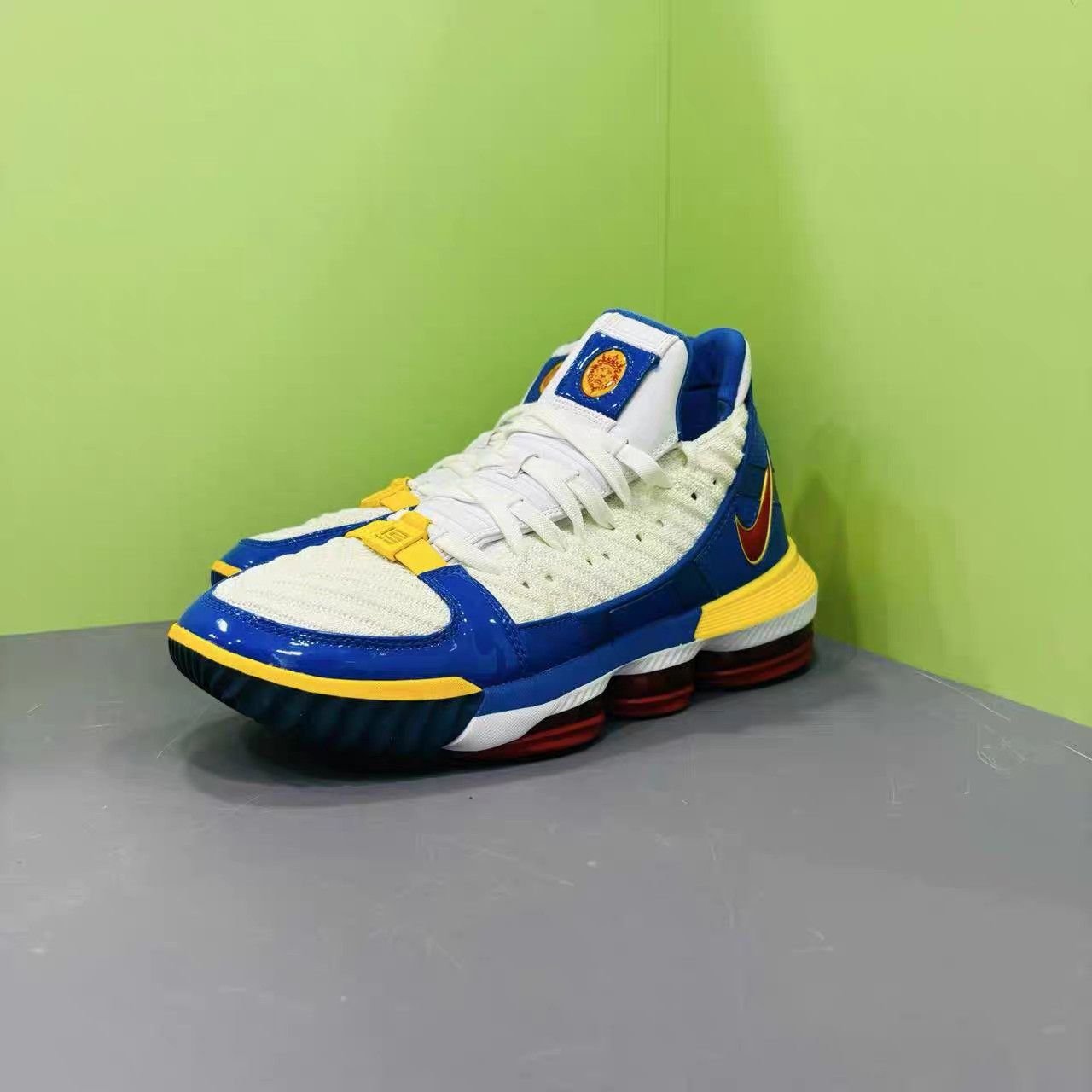 Nike Nike LeBron 16 "SuperBron" K15 Size US 10 / EU 43 - 1 Thumbnail