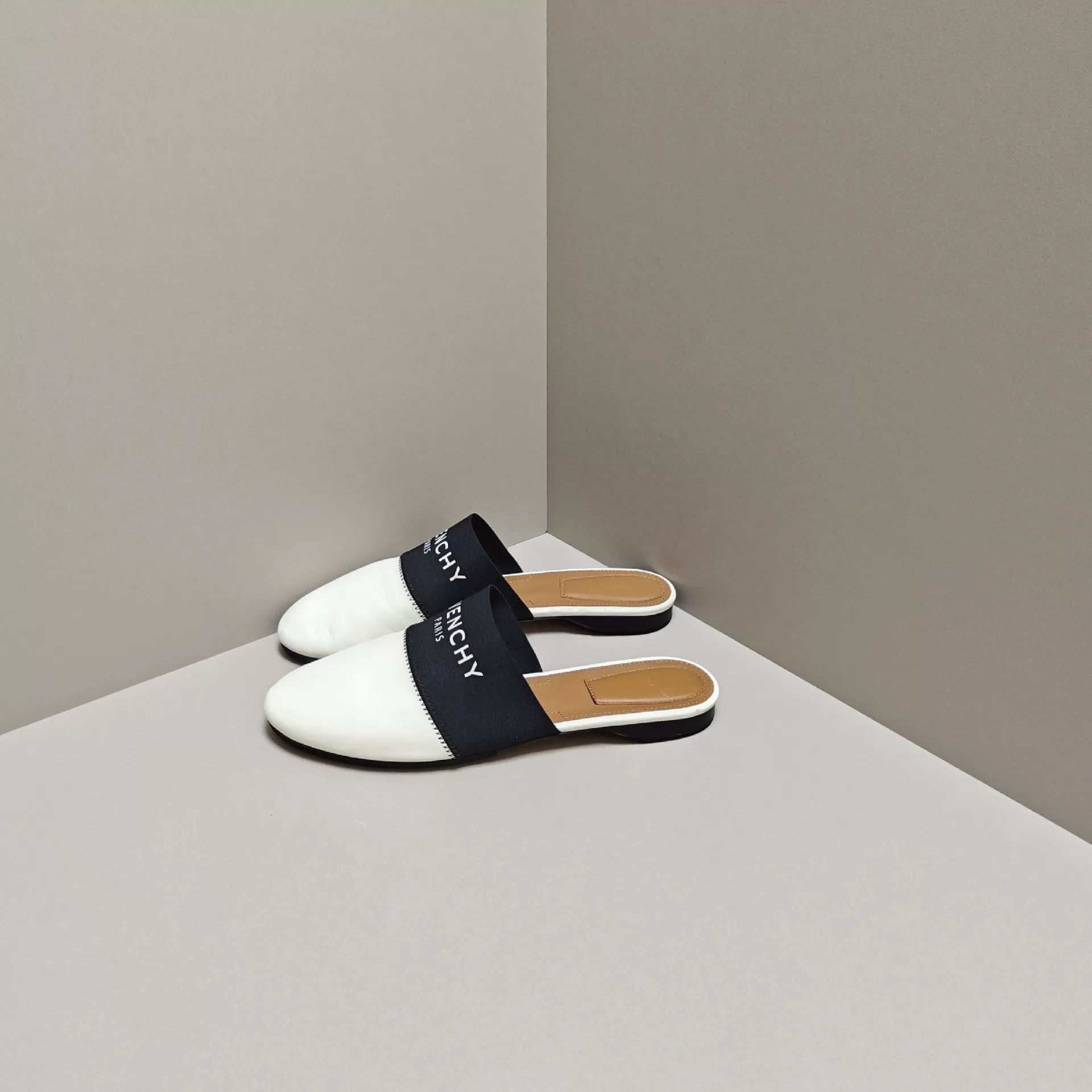 Givenchy Givenchy Sandals us_6 Women Size US 6 / IT 36 - 1 Thumbnail