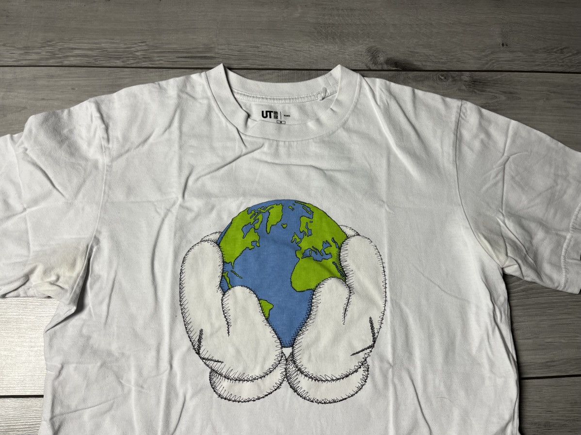 Kaws × Uniqlo Kaws x Uniqlo Peach For All Tshirt size M Size US M / EU 48-50 / 2 - 3 Thumbnail