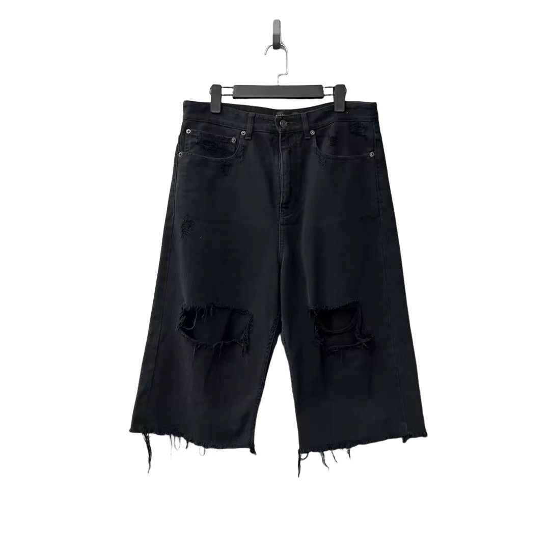 Balenciaga Balenciaga Distressed Denim Shorts XS Size US 28 / EU 44 - 1 Thumbnail