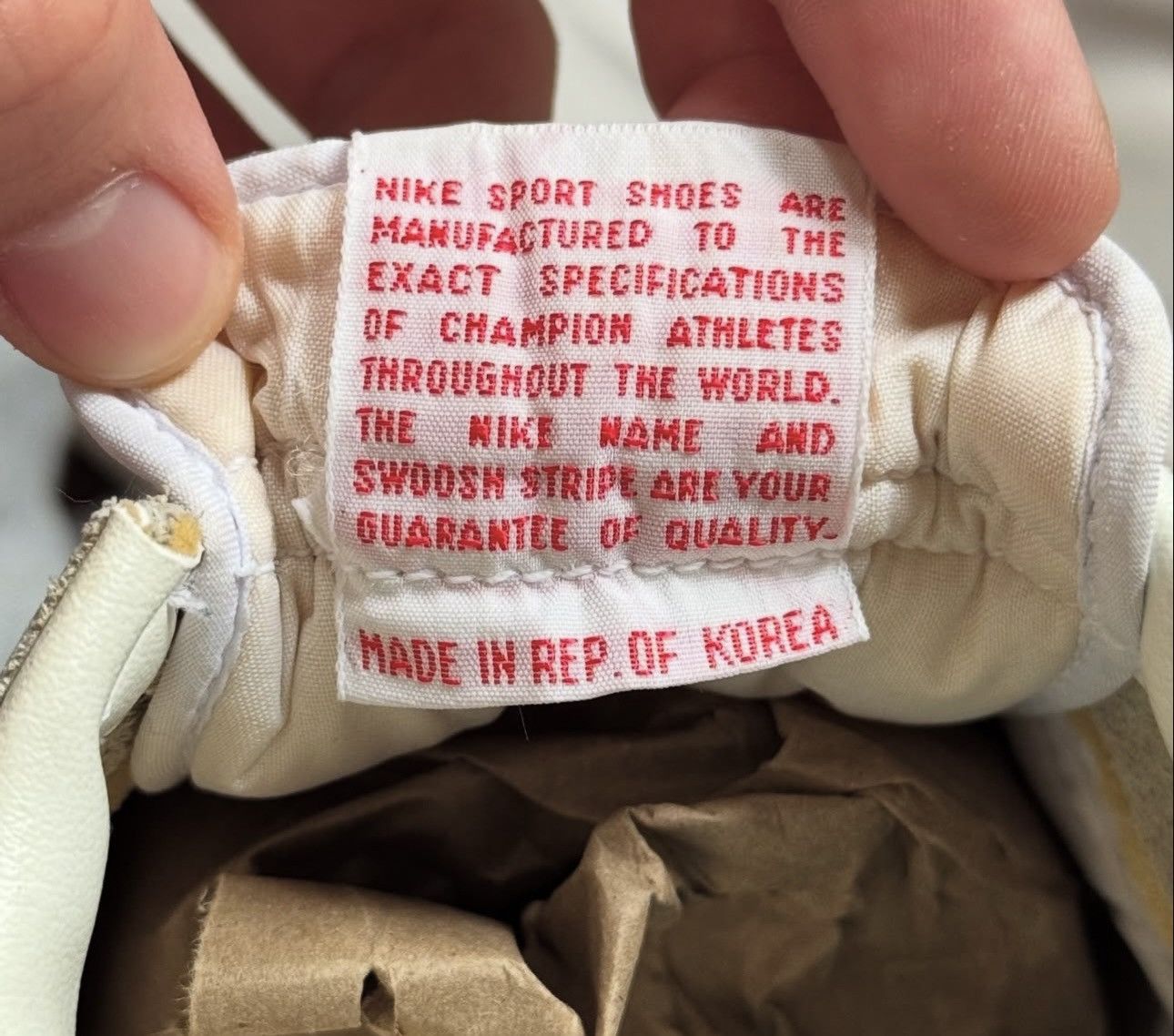 Nike 1981 NIKE BRUIN OG WHITE RED BACK TO THE FUTURE SIZE 8.5 Size US 8.5 / EU 41-42 - 9 Thumbnail