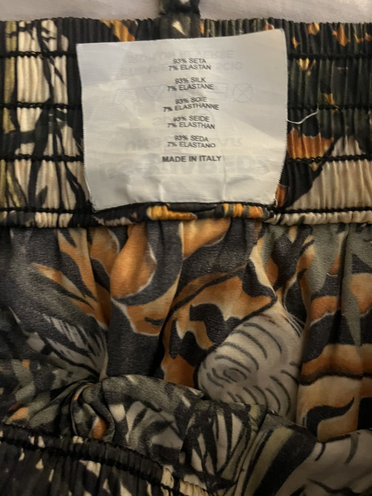Dsquared2 Dsqaured2 tiger print silk shorts Size US 34 / EU 50 - 4 Thumbnail