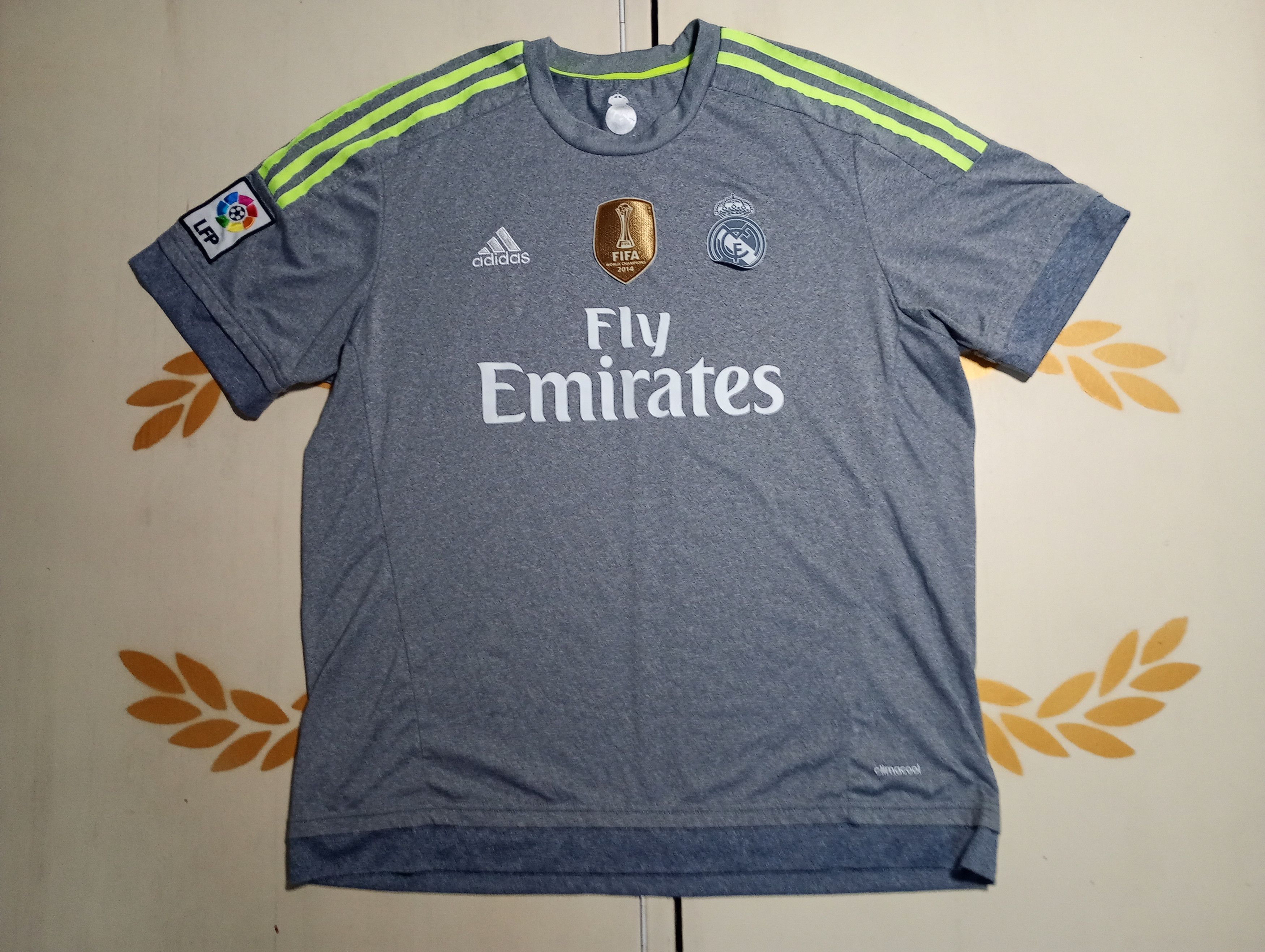 Adidas Adidas Real Madrid Jersey World Cup Winner Logo 2015-16 Size US XL / EU 56 / 4 - 2 Thumbnail