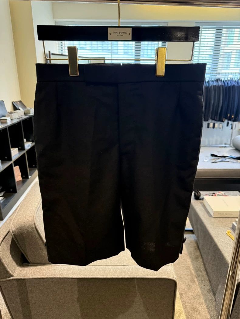 Thom Browne Stylish Thom Browne Black Tailored Shorts-dmc Size US 26 / EU 42 - 1 Thumbnail