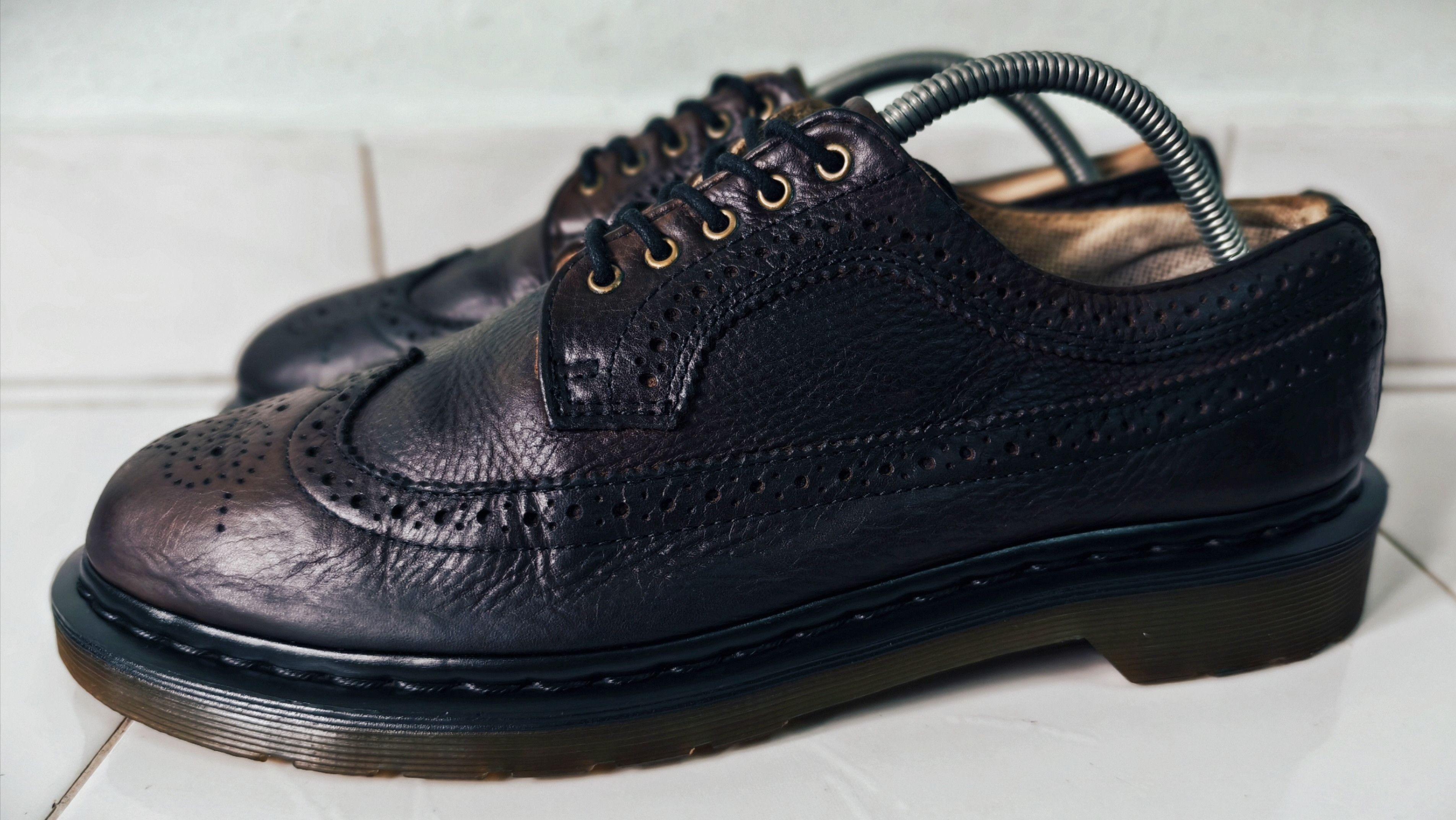 Dr. Martens × Vintage VTG Dr. Martens 3989 Brogue Brown Leather Oxford Shoes Size US 10 / EU 43 - 4 Thumbnail