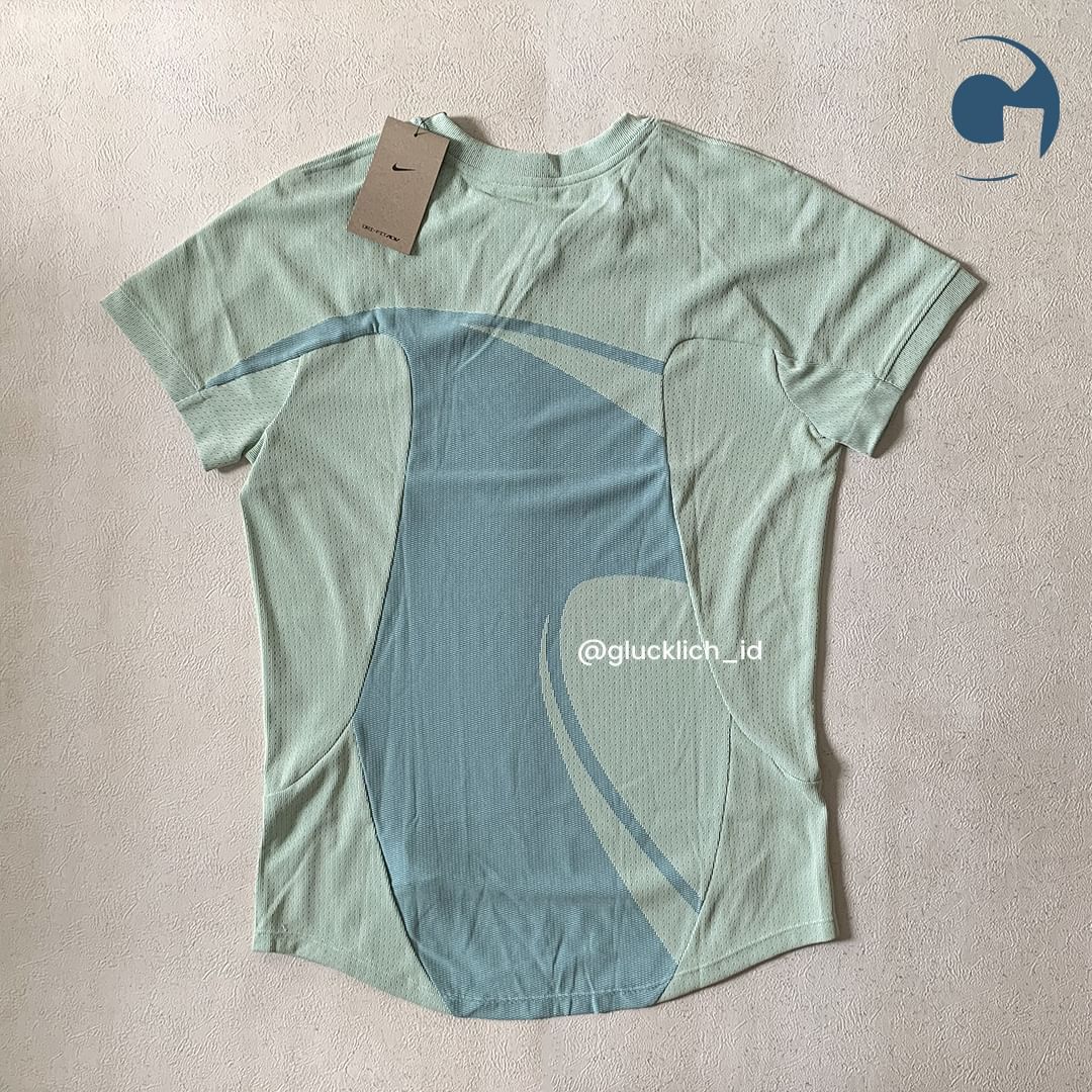 Nike Nike, Court Short-Sleeved Rafa Tennis in Light Blue / White Size US S / EU 44-46 / 1 - 5 Thumbnail