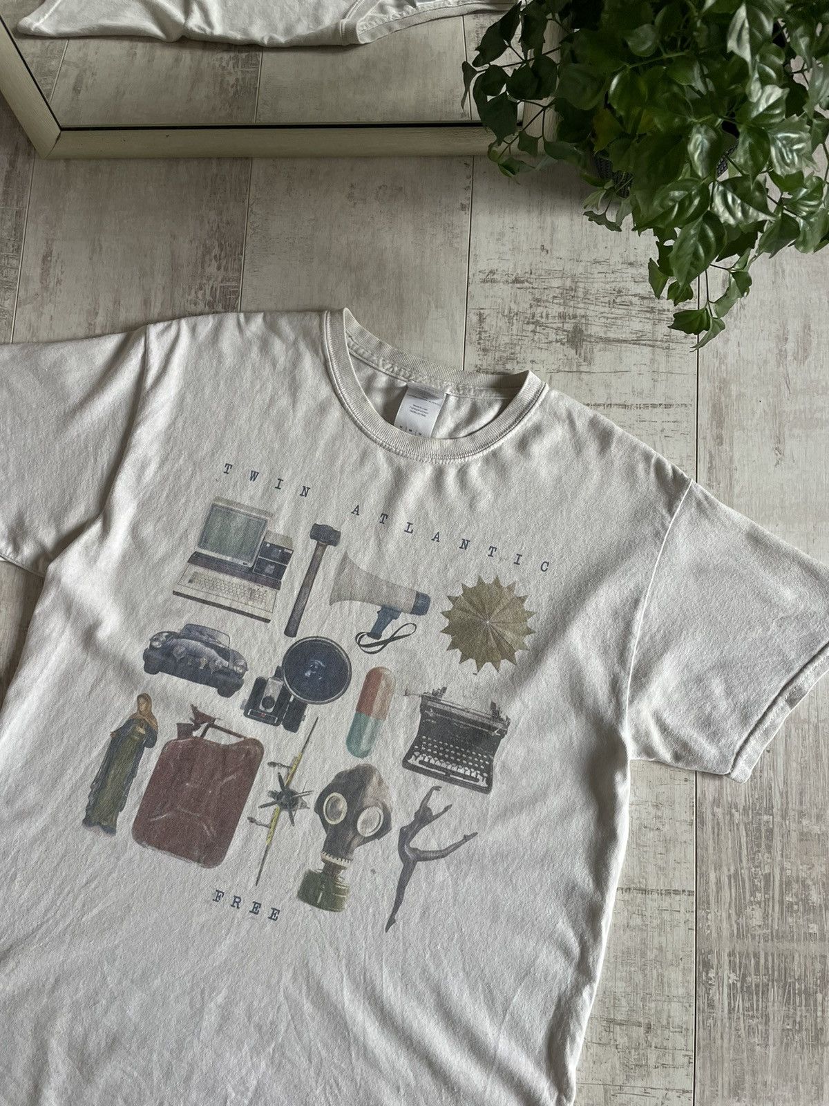 Vintage Vintage 90’s Japan Twin Atlantic Free T-Shirt Archive Y2K Size US M / EU 48-50 / 2 - 2 Thumbnail