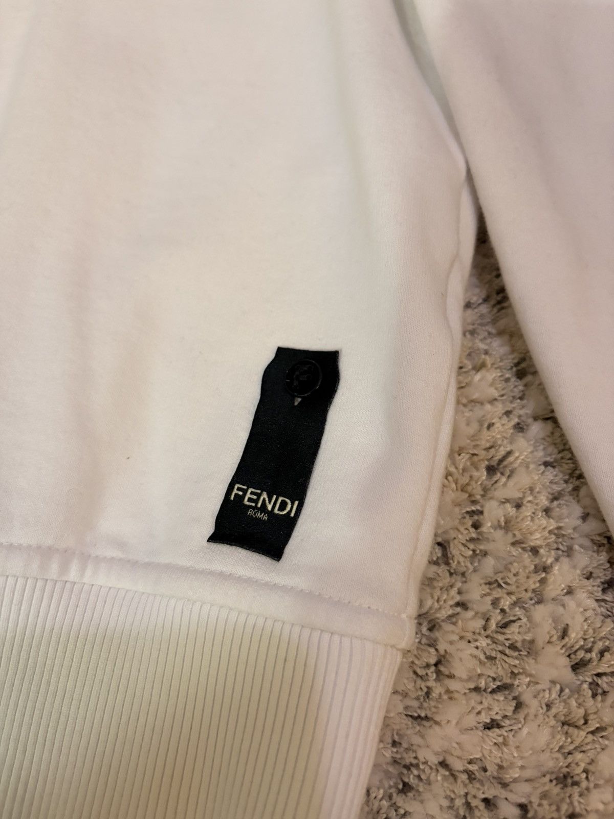 Fendi Fendi Logo Embossed Sweater Size US S / EU 44-46 / 1 - 3 Thumbnail