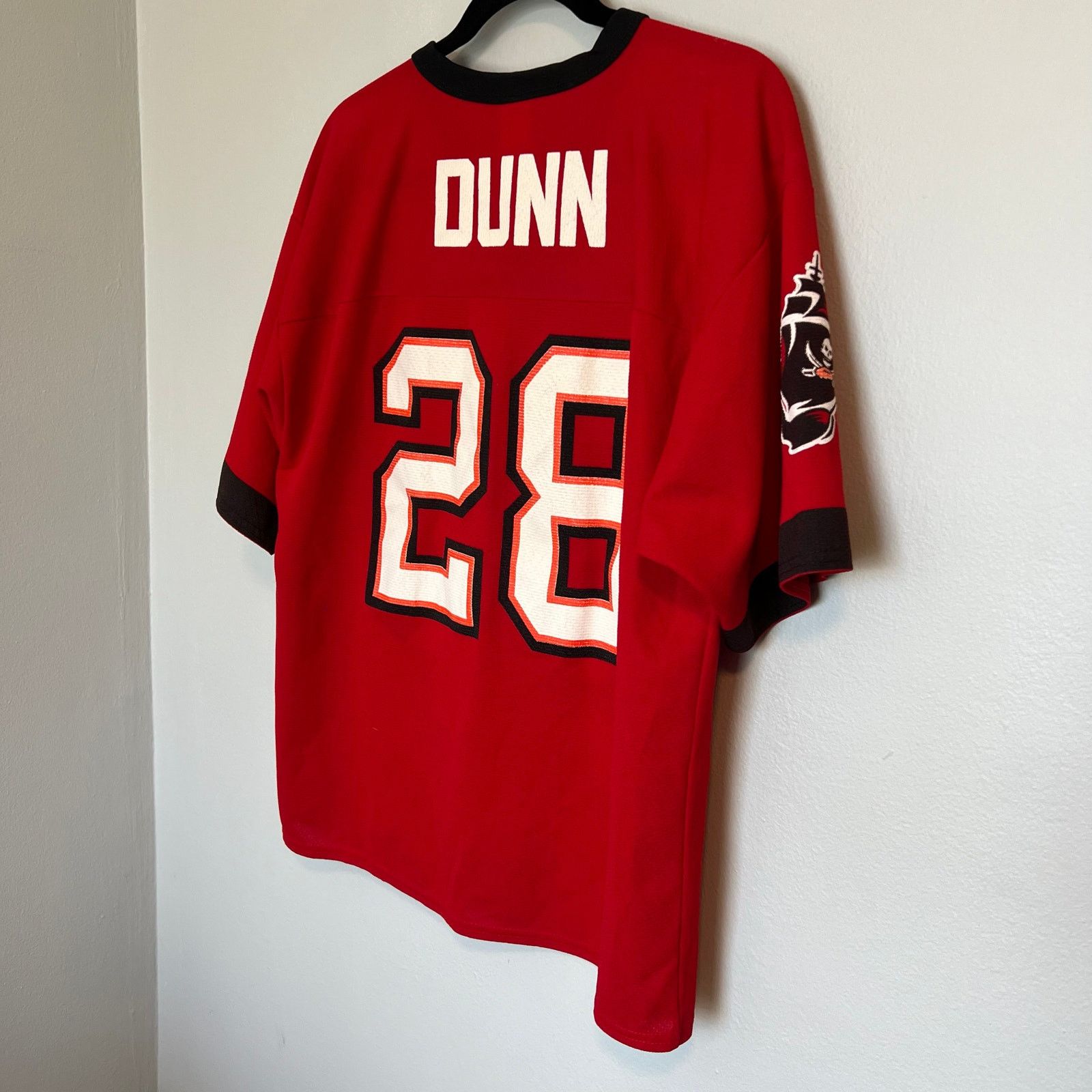NFL Warrick Dunn Tampa Bay Buccaneers Vintage Football Jersey M Size US M / EU 48-50 / 2 - 7 Thumbnail