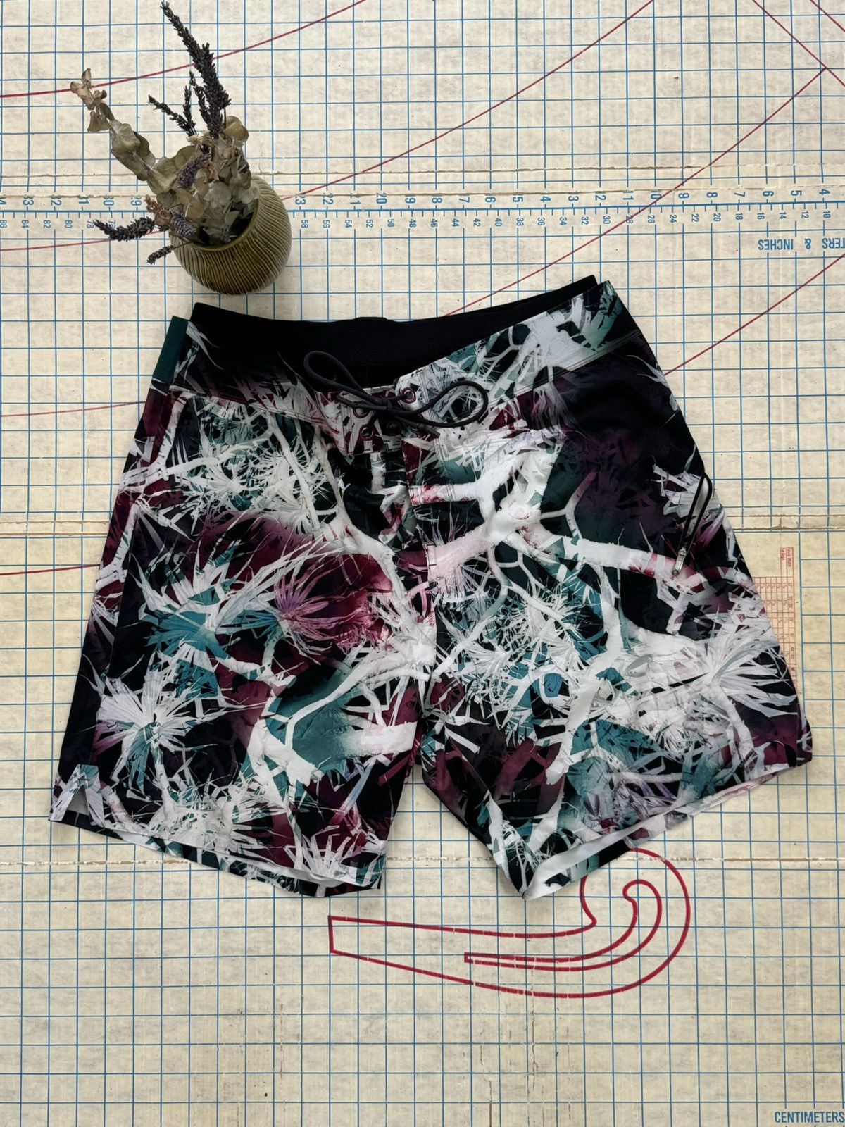 Lululemon Lululemon El Current Shorts 7” Lined Size 38 Palms Pattern Size US 38 / EU 54 - 1 Thumbnail