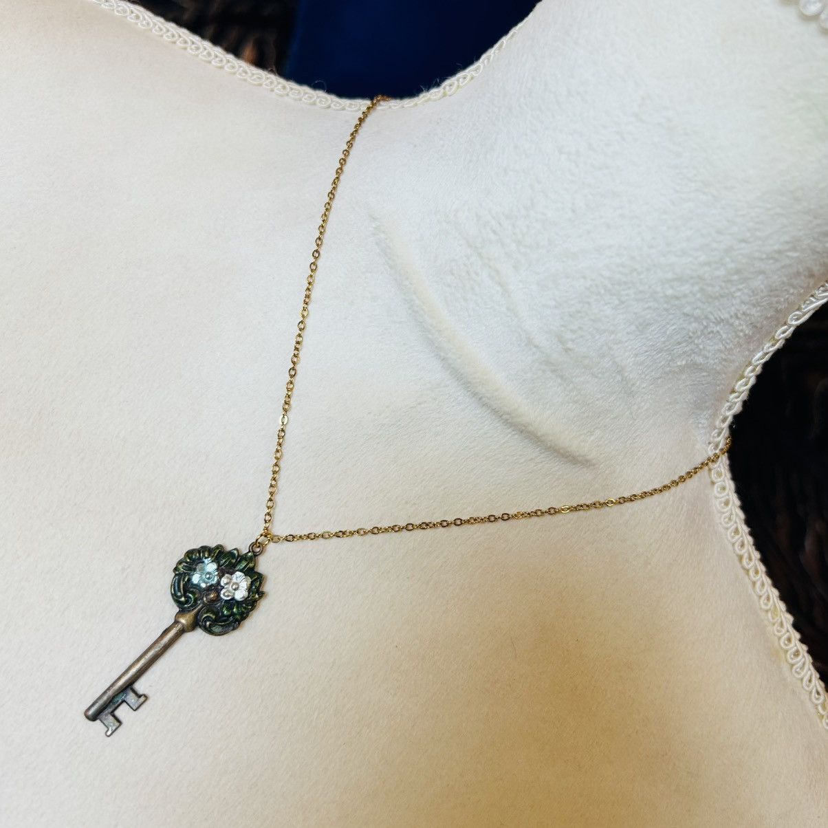 Vintage Handcrafted antique skeleton key pendant on chain necklace Size ONE SIZE - 1 Thumbnail