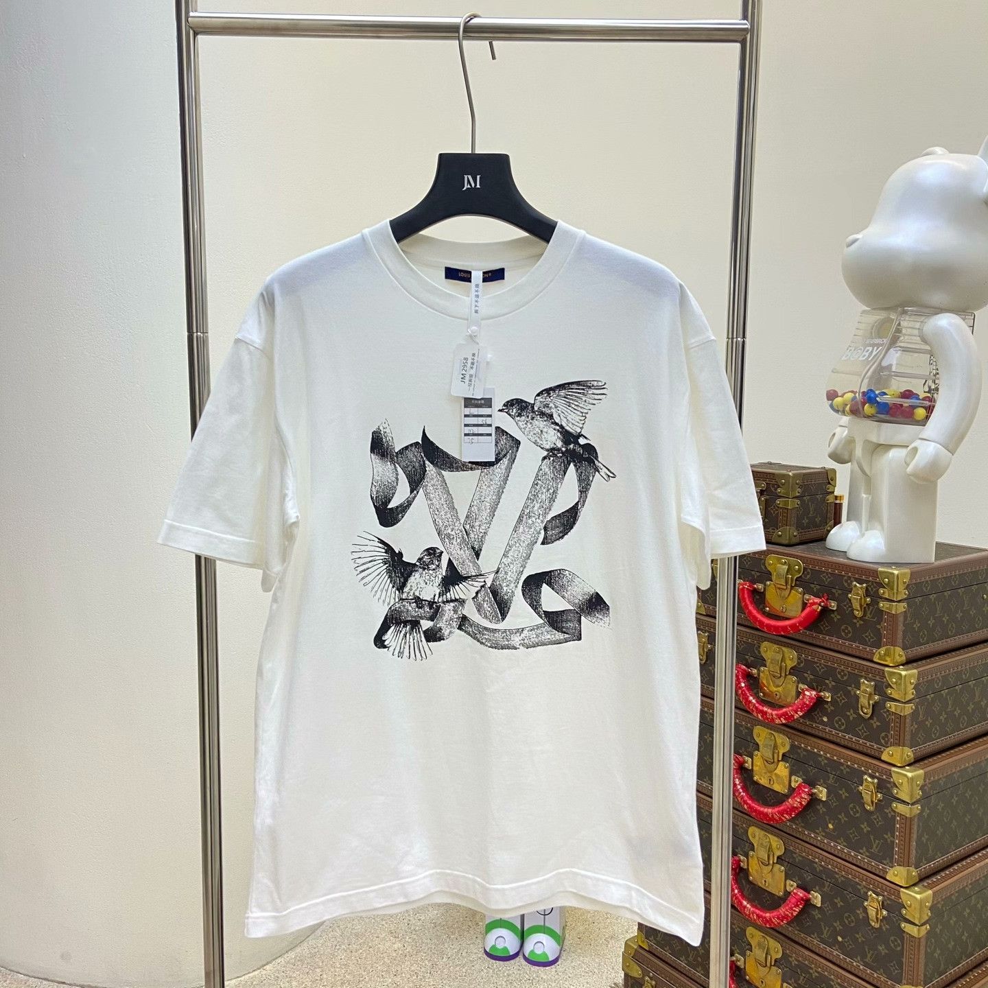 Louis Vuitton Louis Vuitton Retro Printed T-Shirt l Men Size US L / EU 52-54 / 3 - 1 Thumbnail