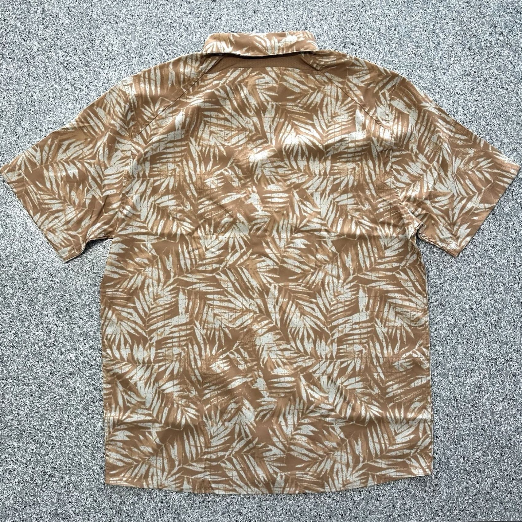 Under Armour Under Armour Button-Up Shirt Mens L Brown Palm Floral Outdoor Essential Camp 6009203 Size US L / EU 52-54 / 3 - 6 Thumbnail