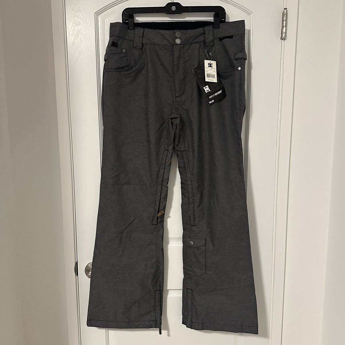DC DC Shoes Relay Shell Snowboard Pants, Large Size US 36 / EU 52 - 1 Thumbnail