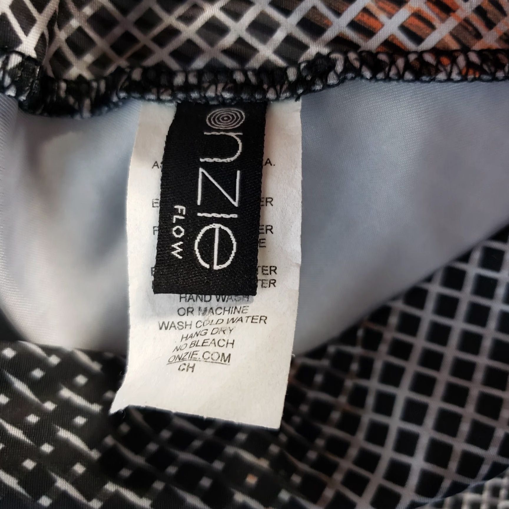 Vintage Onzie Womens Cropped Leggings Sz M/L Black Gray Mid Rise Leggings Size 36" / US 14 / IT 50 - 6 Thumbnail