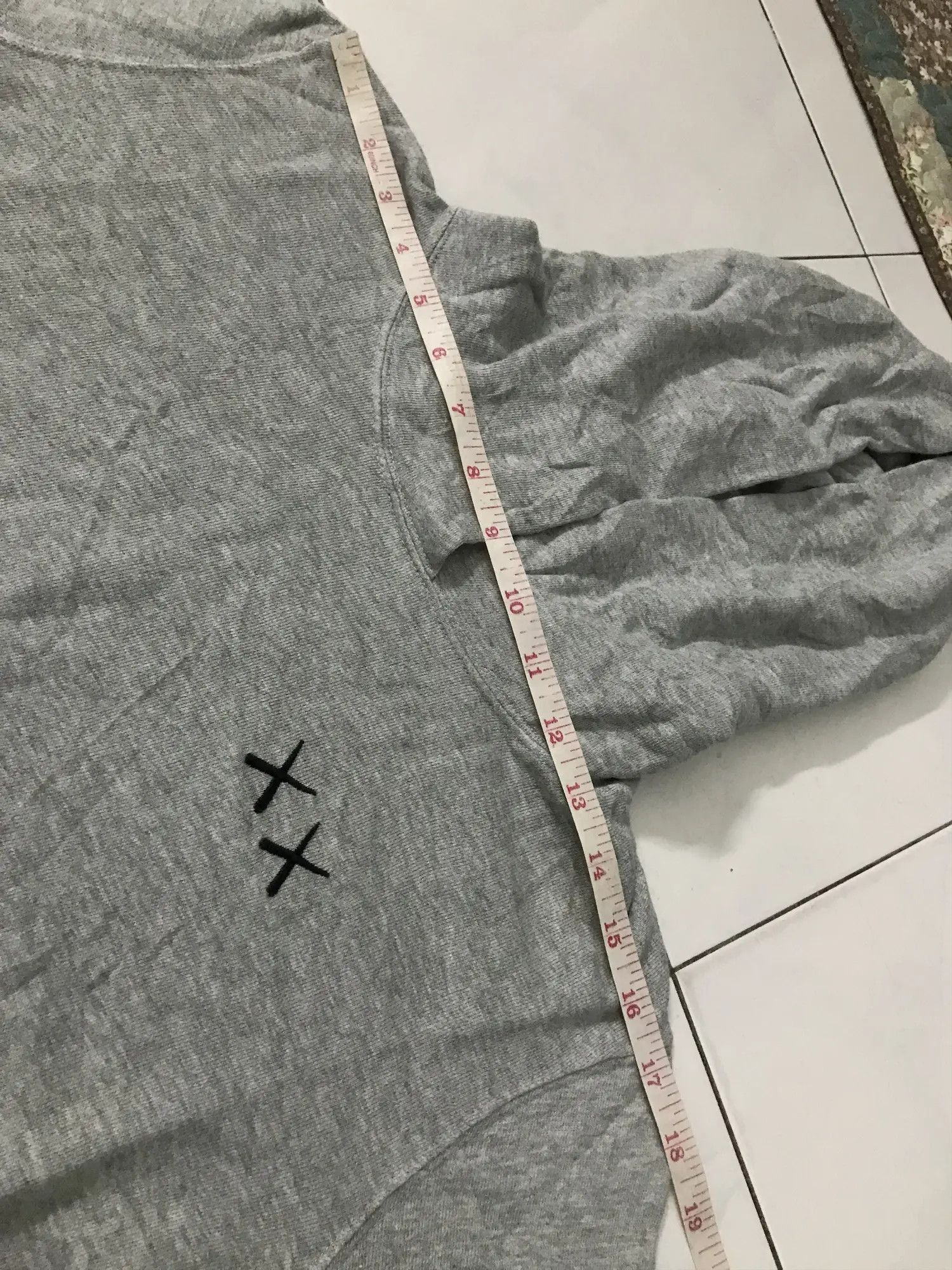 Kaws × Uniqlo Kaws Uniqlo Grey Hoodie Size US M / EU 48-50 / 2 - 6 Thumbnail