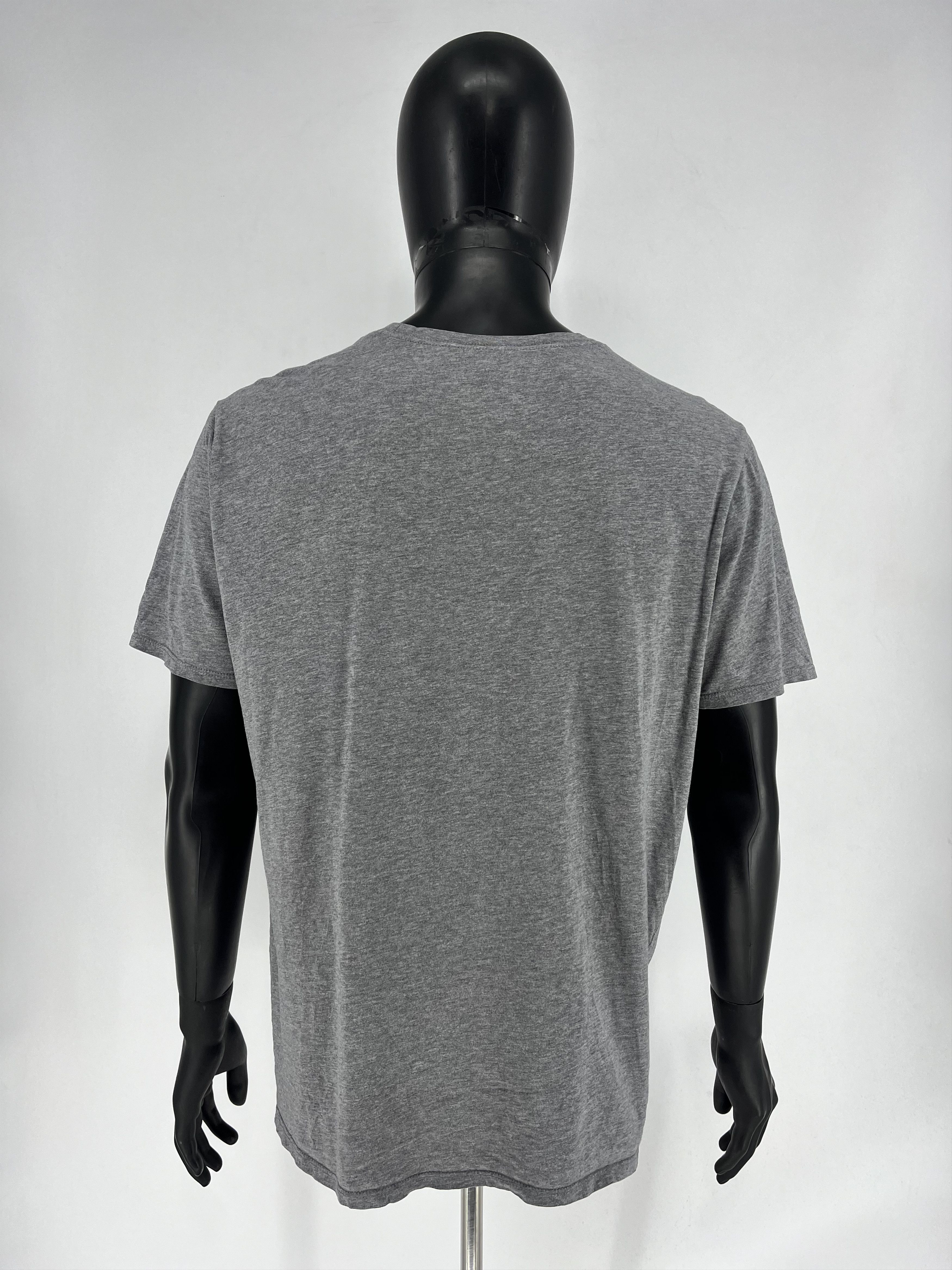 Nike Vintage Y2K Nike Air Center Swoosh Logo T-Shirt Size US XL / EU 56 / 4 - 8 Thumbnail