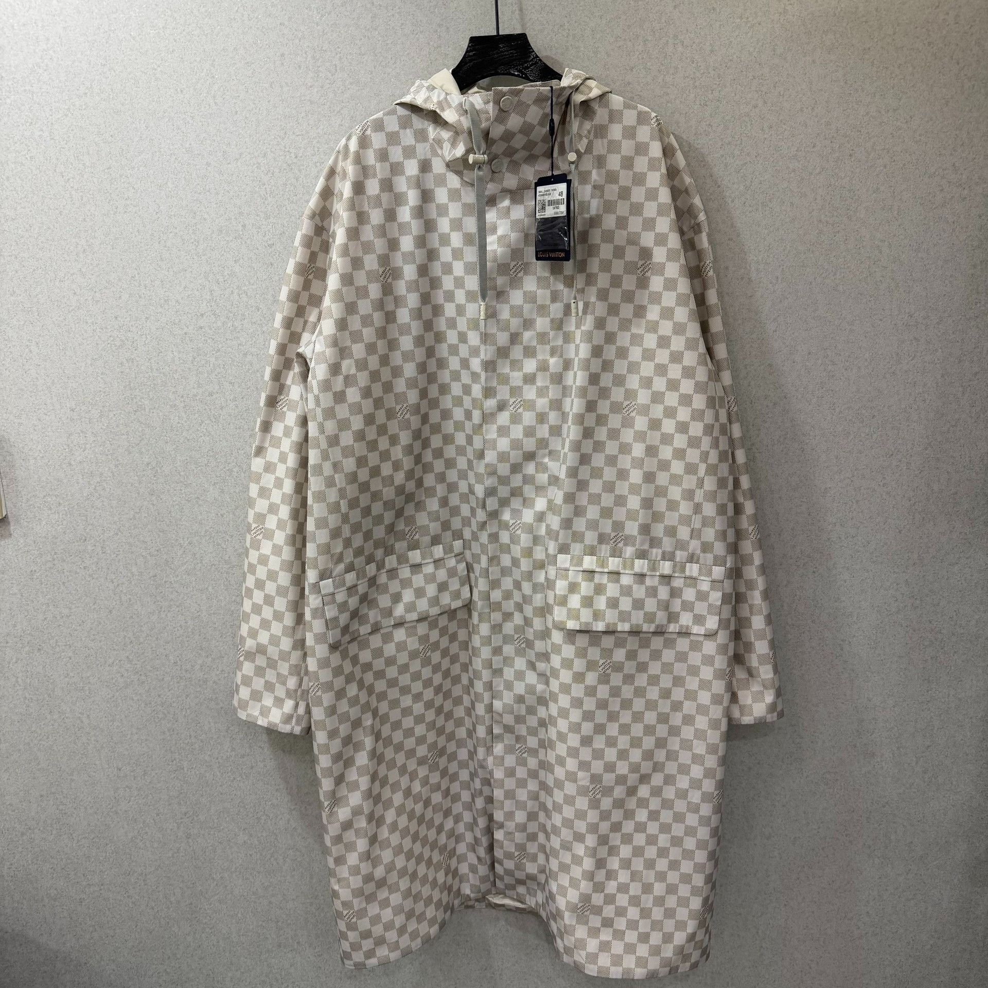 Louis Vuitton Louis Vuitton Checkered White Light Jacket m Men Size US M / EU 48-50 / 2 - 1 Thumbnail