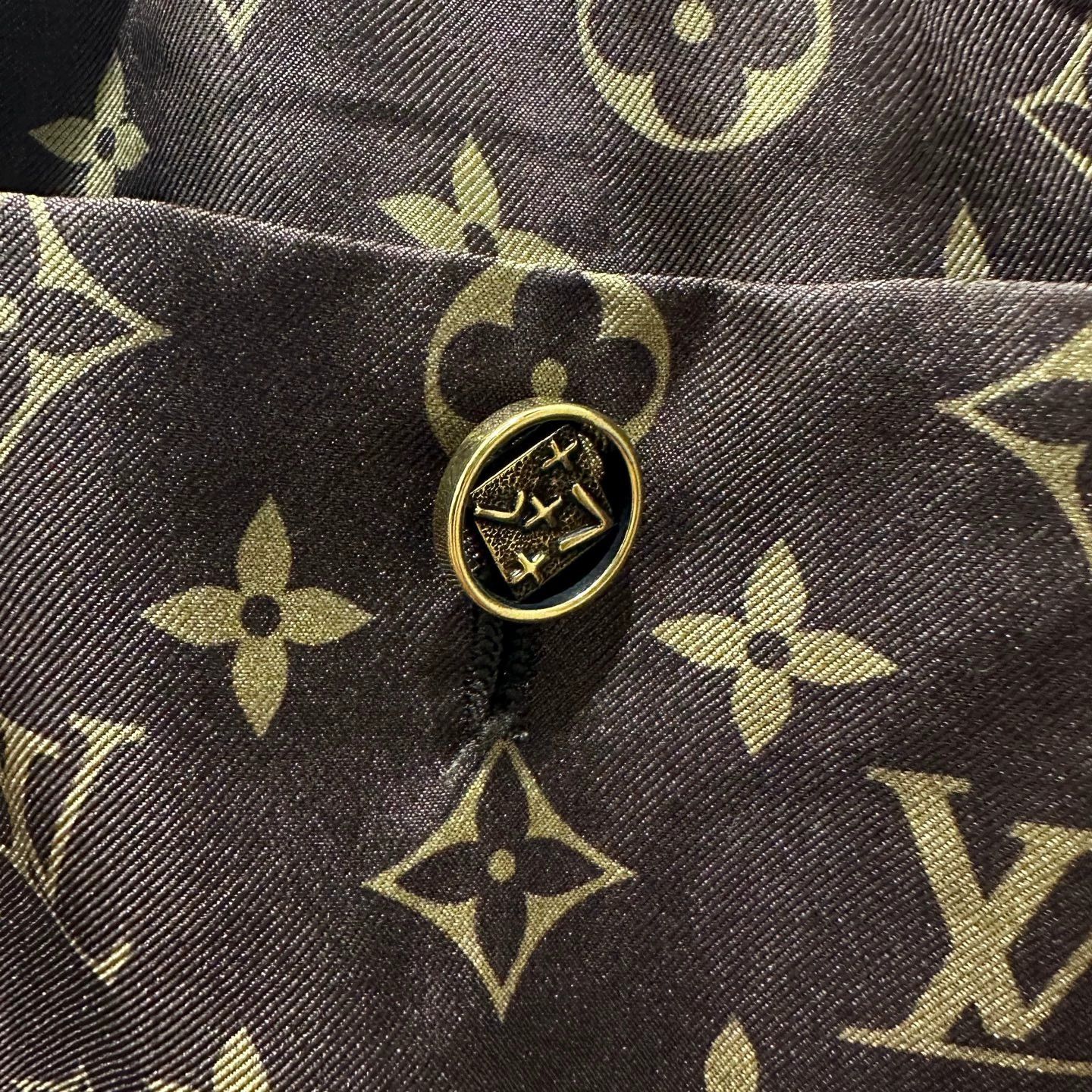 Louis Vuitton Louis Vuitton Monogram All-Over Silk Shorts 34 Size 25" / US 0 / IT 36 - 7 Thumbnail