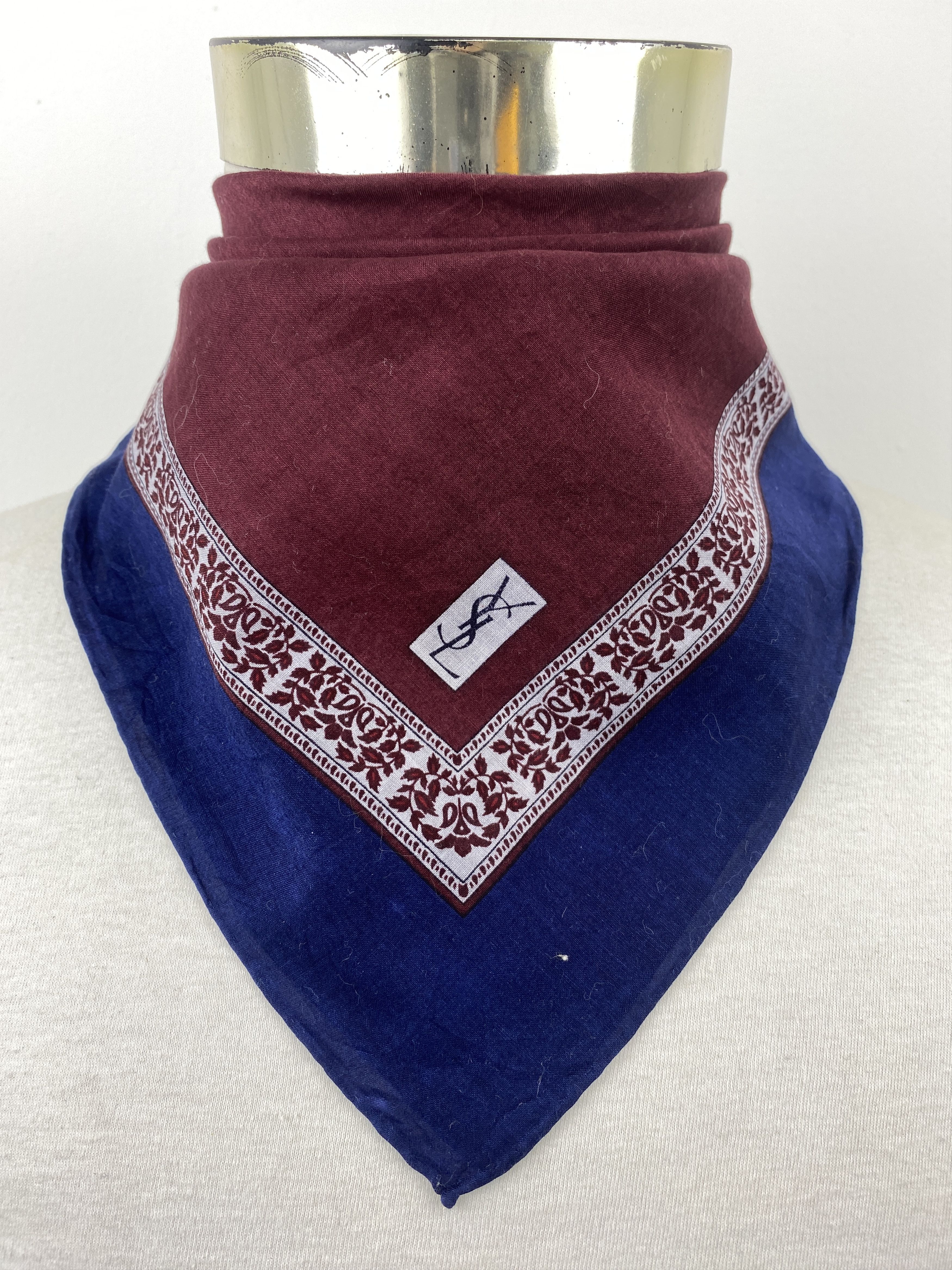 Vintage Yves Saint Laurent Handkerchief /Neckerchief HKC0705 Size ONE SIZE - 1 Thumbnail