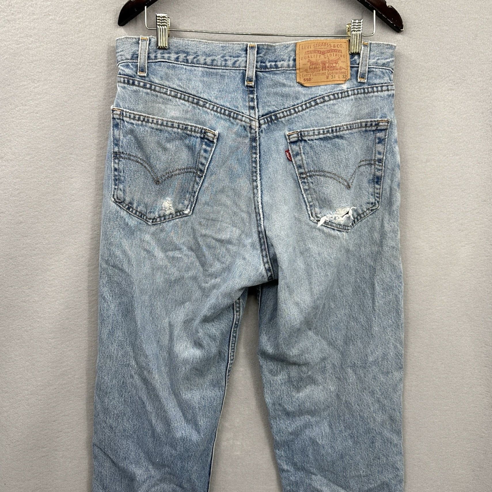 Levi's VINTAGE Levi's Levi's 550 Jeans Mens 34x32 Blue Denim 90s Y2K 5-Pocket Relaxed Regular Size 34 USA Leather Logo read Vintage 550 jeans USA Mens 34x32 Size US 34 / EU 50 - 5 Thumbnail