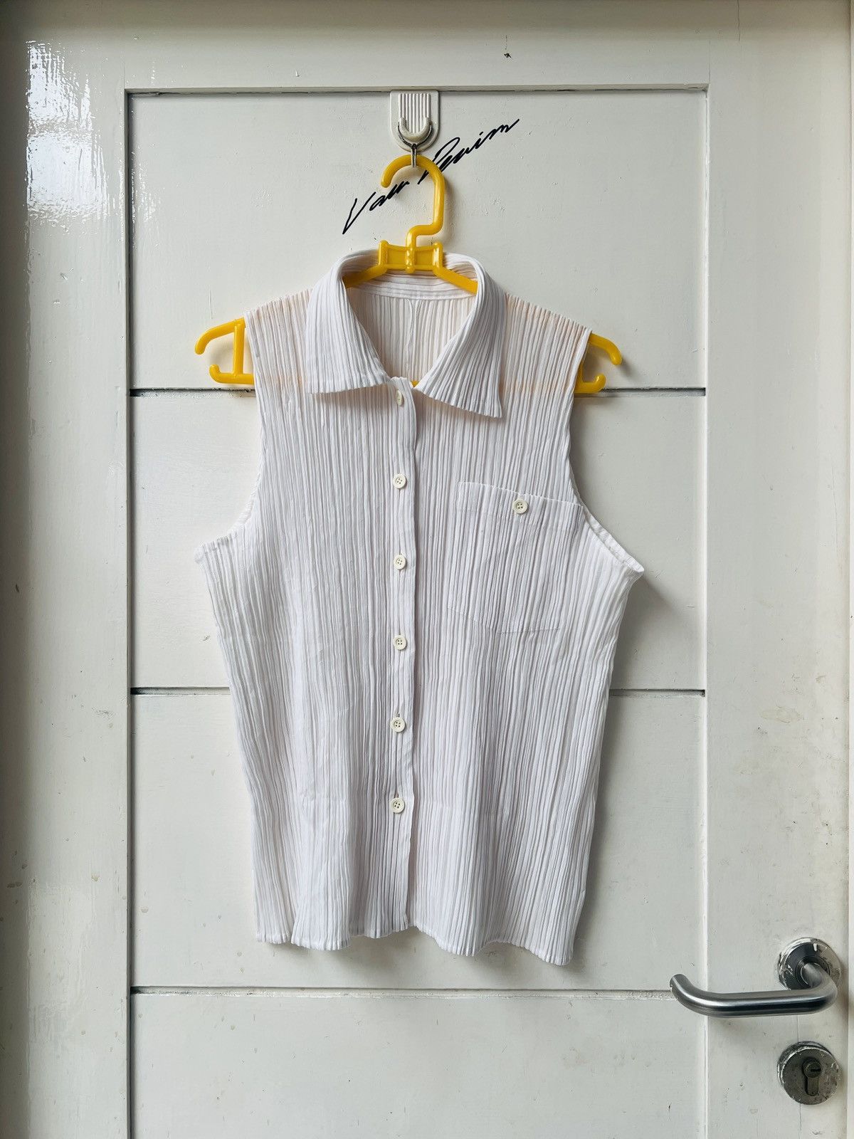 Pleats Please Issey Miyake ISSEY MIYAKE PLEATS PLEASE White Shirt Size US S / EU 44-46 / 1 - 1 Thumbnail