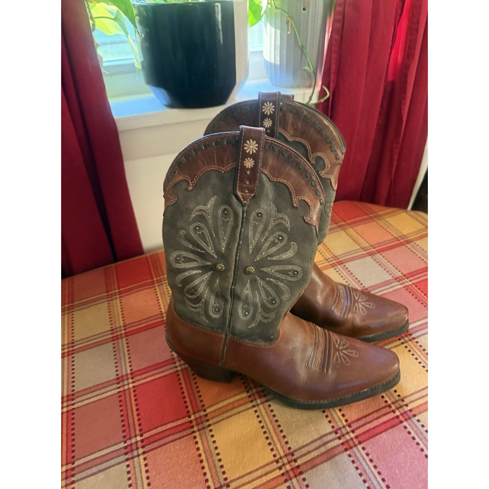 Ariat Women's Ariat Cowgirl Green Daisy Size 7 Size US 7 / IT 37 - 2 Thumbnail