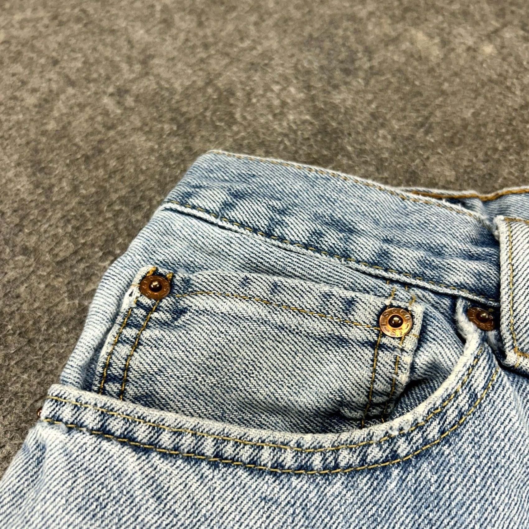 Levi's Levi's 505 Jeans Regular Fit Straight Leg Light Wash Distressed 33x30 Men Blue Denim N/A Size US 33 - 7 Thumbnail